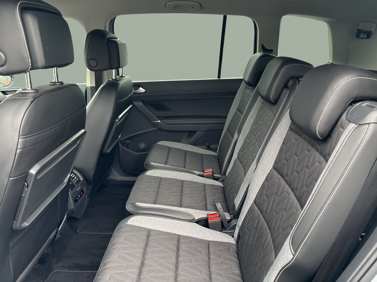 Volkswagen Touran 2.0 GOAL 7SITZER AHK AKMERA