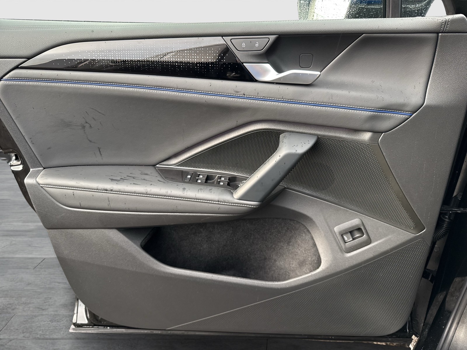 Volkswagen Tiguan 2.0 R-LINE 4X4 NEUES MODELL LEDER LM20