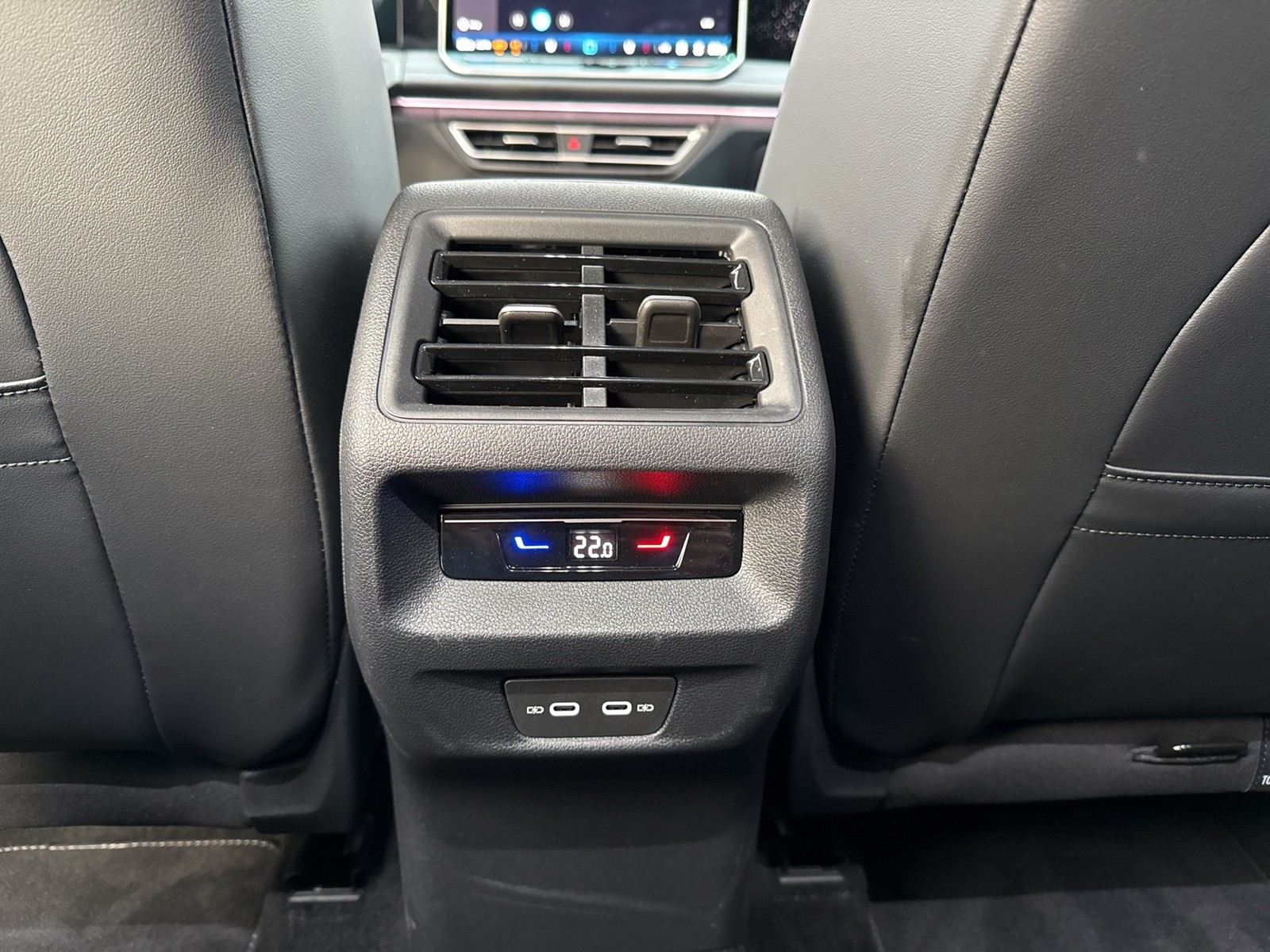 Volkswagen Tiguan 2.0 R-LINE 4X4 NEUES MODELL LEDER LM20