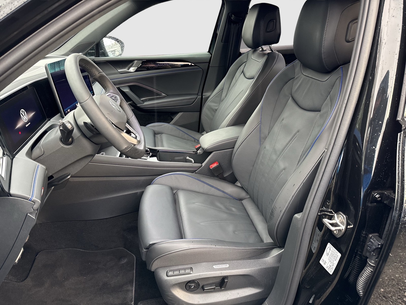 Volkswagen Tiguan 2.0 R-LINE 4X4 NEUES MODELL LEDER LM20