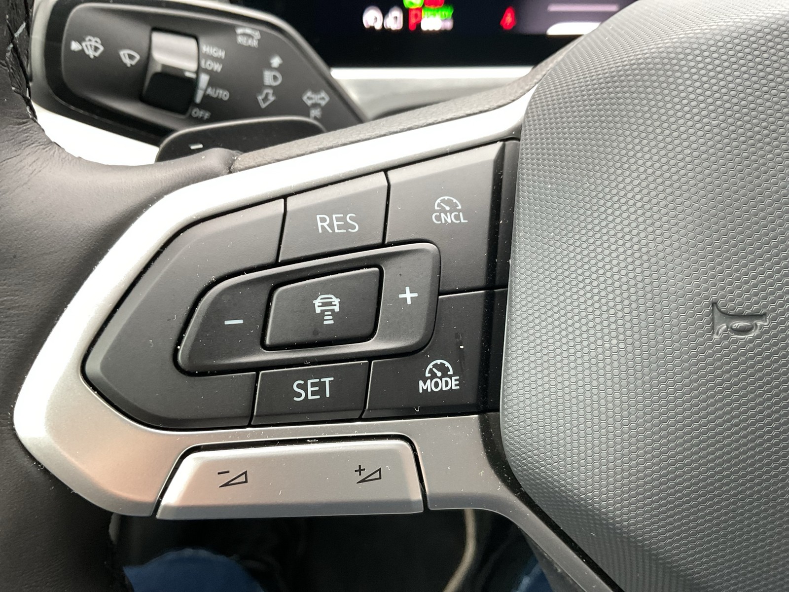 Volkswagen Passat Variant 1.5 HYBRID ELEGANCE NEUES MODELL