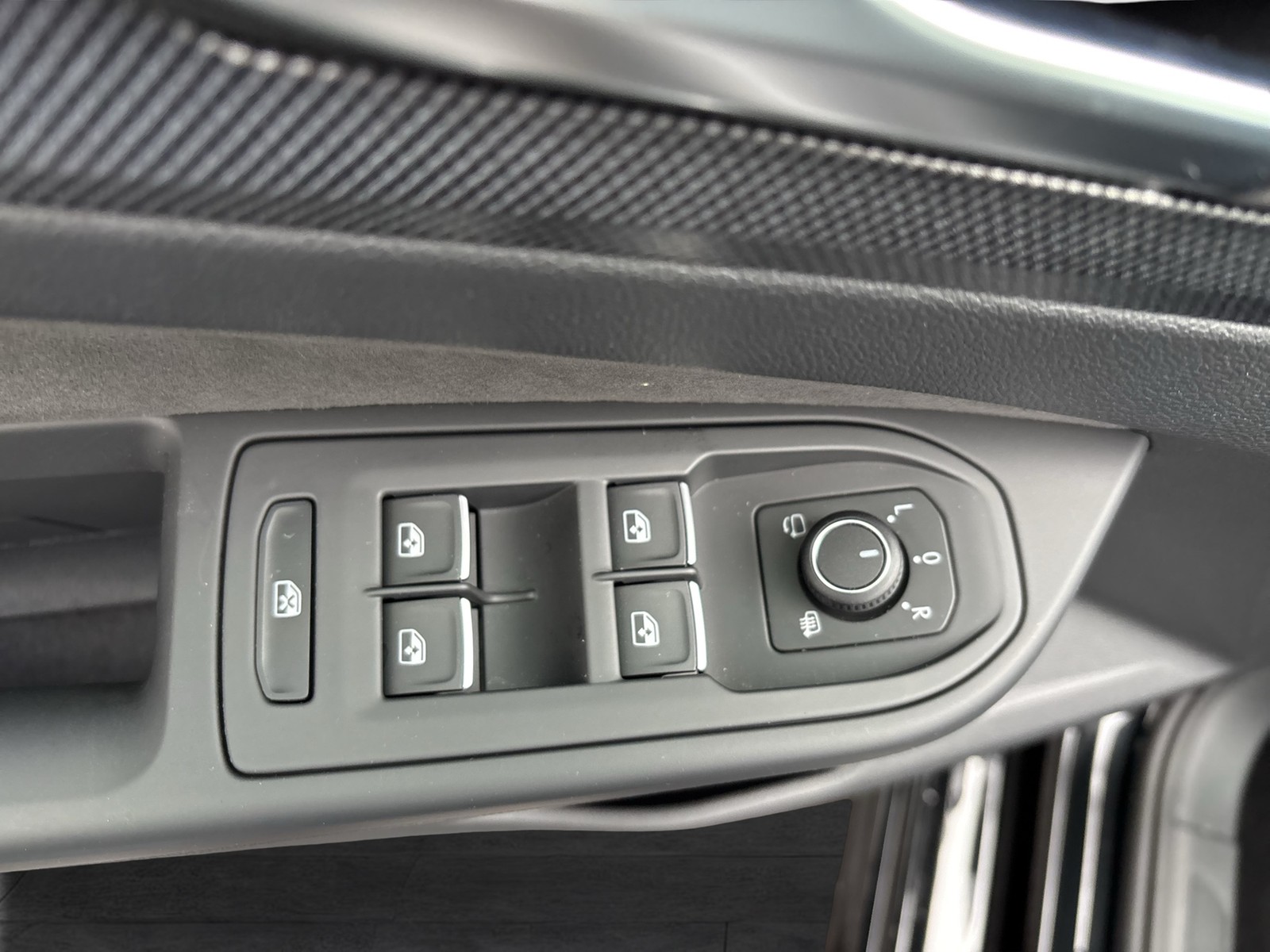 Volkswagen Golf VIII 1.5 R-LINE BLACK STYLE FACELIFT CAM ACC LM18 NAVI