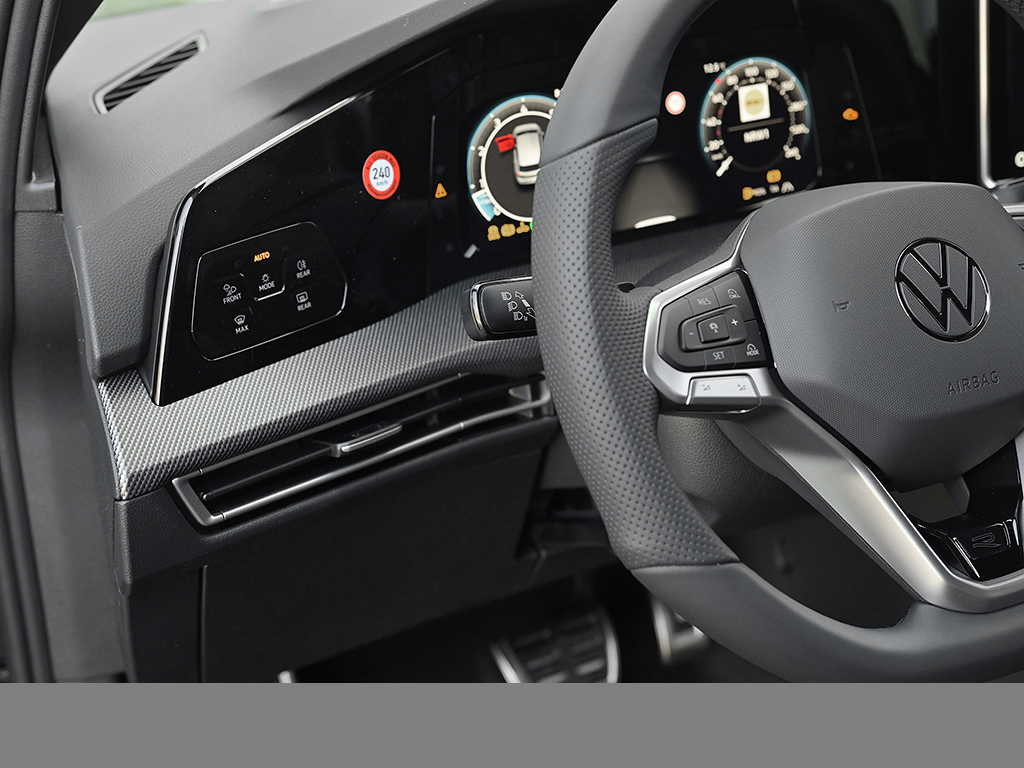 Volkswagen Golf VIII 1.5 R-LINE BLACK STYLE FACELIFT CAM ACC LM18 NAVI