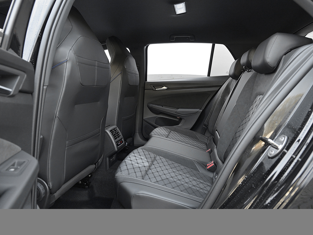 Volkswagen Golf VIII 1.5 R-LINE BLACK STYLE FACELIFT CAM ACC LM18 NAVI