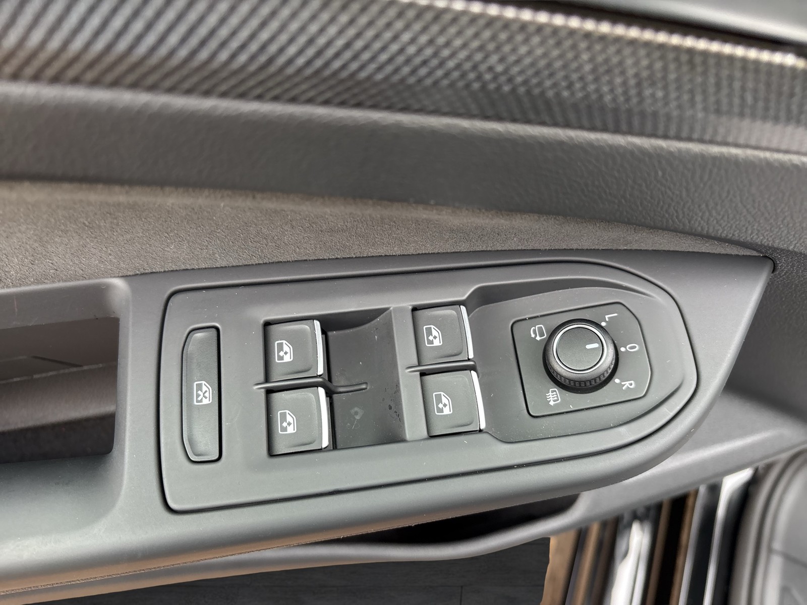 Volkswagen Golf VIII 1.5 R-LINE BLACK STYLE FACELIFT CAM ACC LM18 NAVI