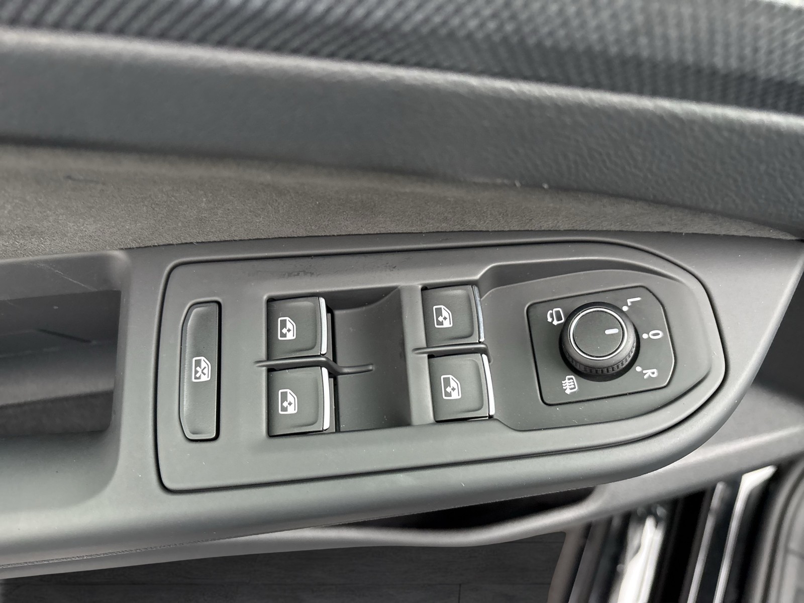 Volkswagen Golf VIII 1.5 R-LINE BLACK STYLE FACELIFT CAM ACC LM18 NAVI