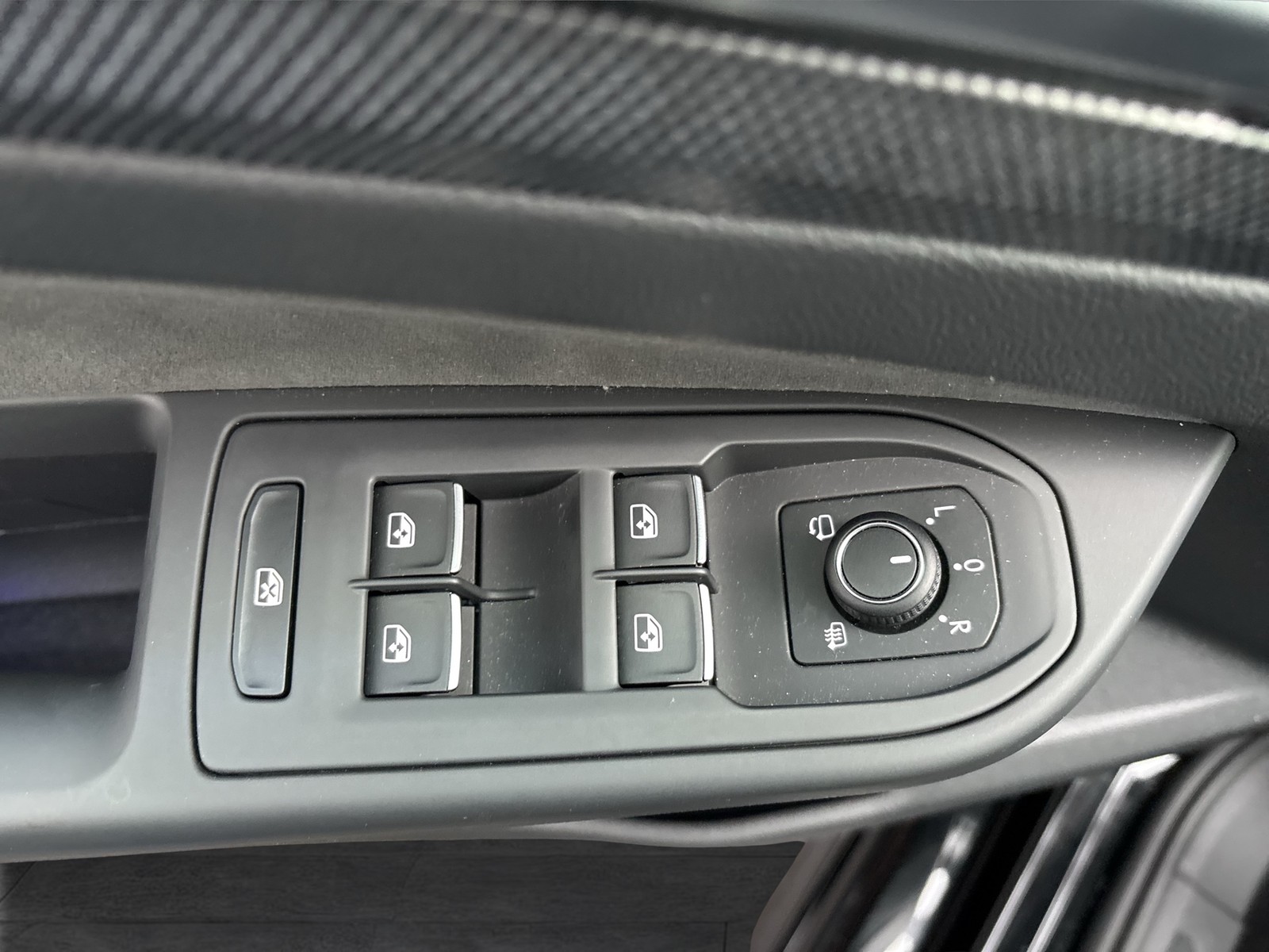 Volkswagen Golf VIII 1.5 R-LINE BLACK STYLE FACELIFT CAM ACC LM18 NAVI