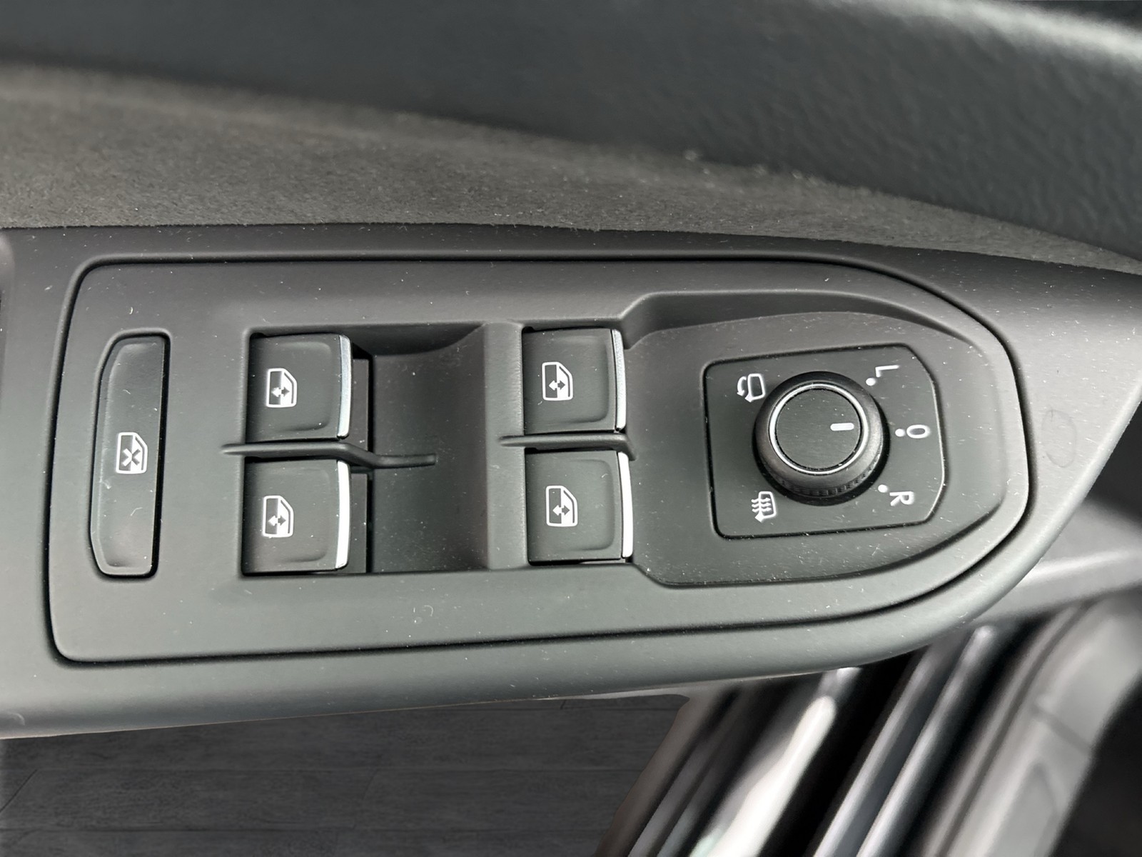 Volkswagen Golf VIII 1.5 R-LINE BLACK STYLE FACELIFT CAM ACC LM18 NAVI