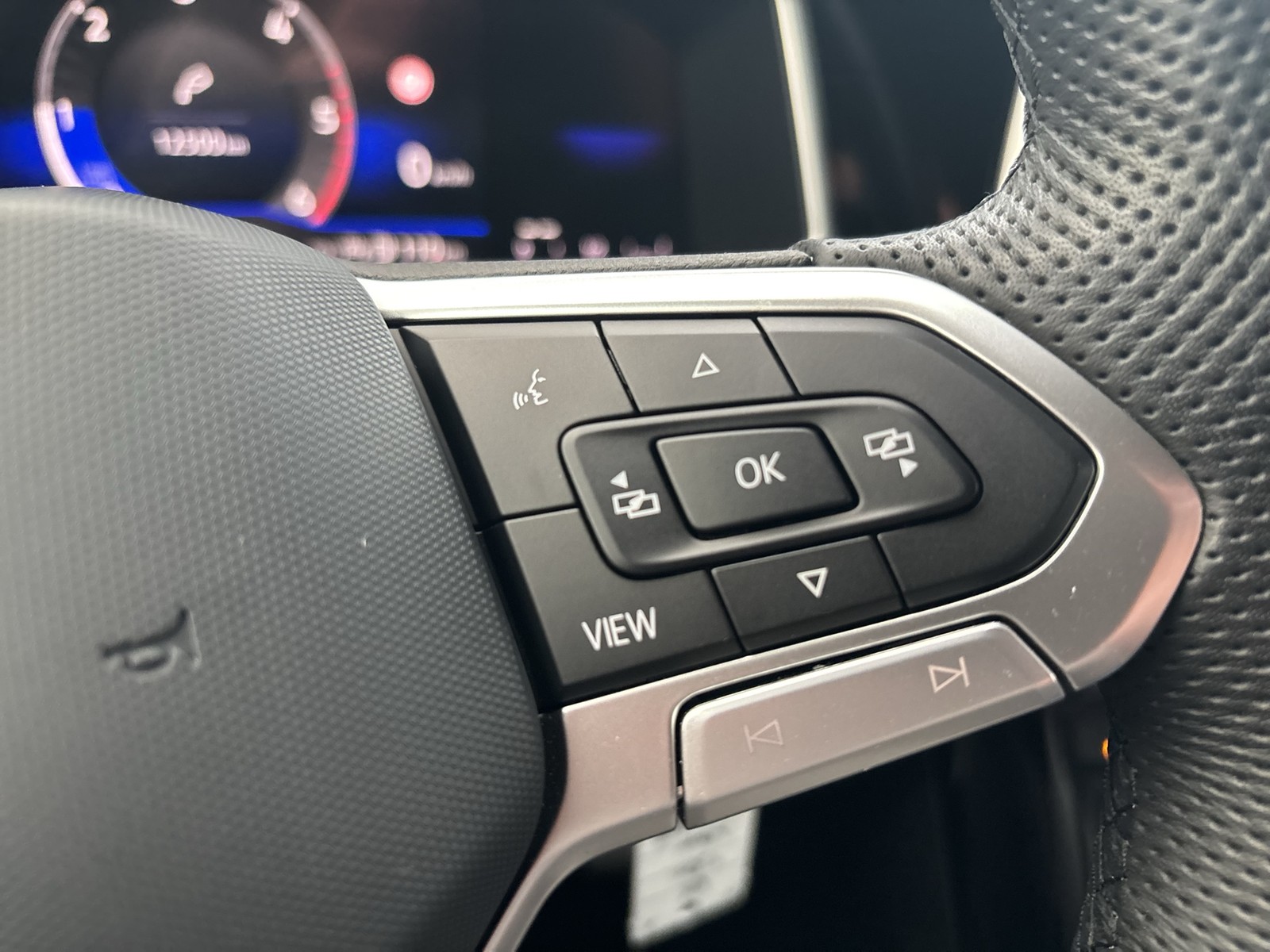 Volkswagen T-Roc 2.0 R-LINE CAM ACC NAVI 17Z CARPLAY SITZHZ