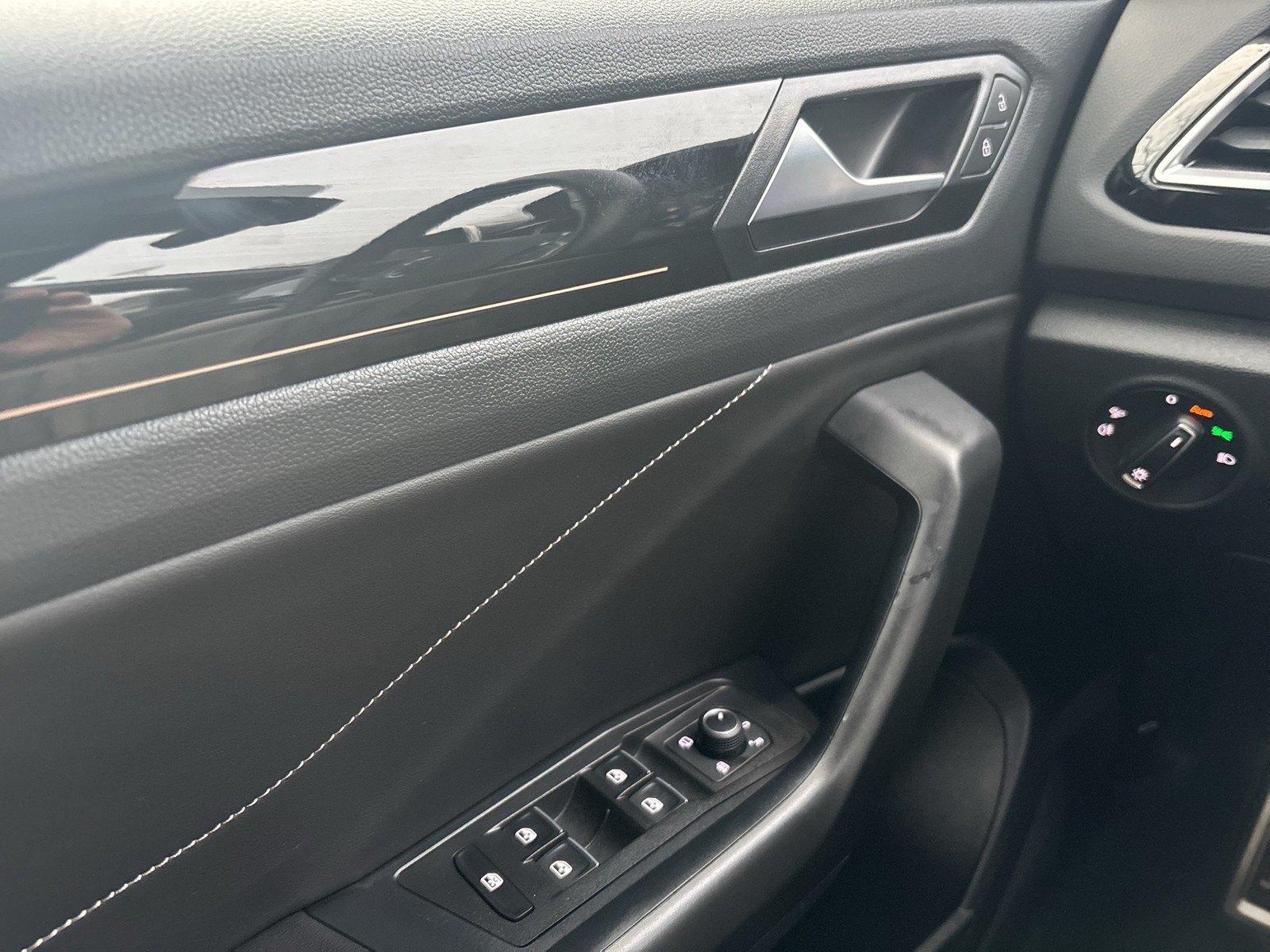 Volkswagen T-Roc 2.0 R-LINE CAM ACC NAVI 17Z CARPLAY SITZHZ