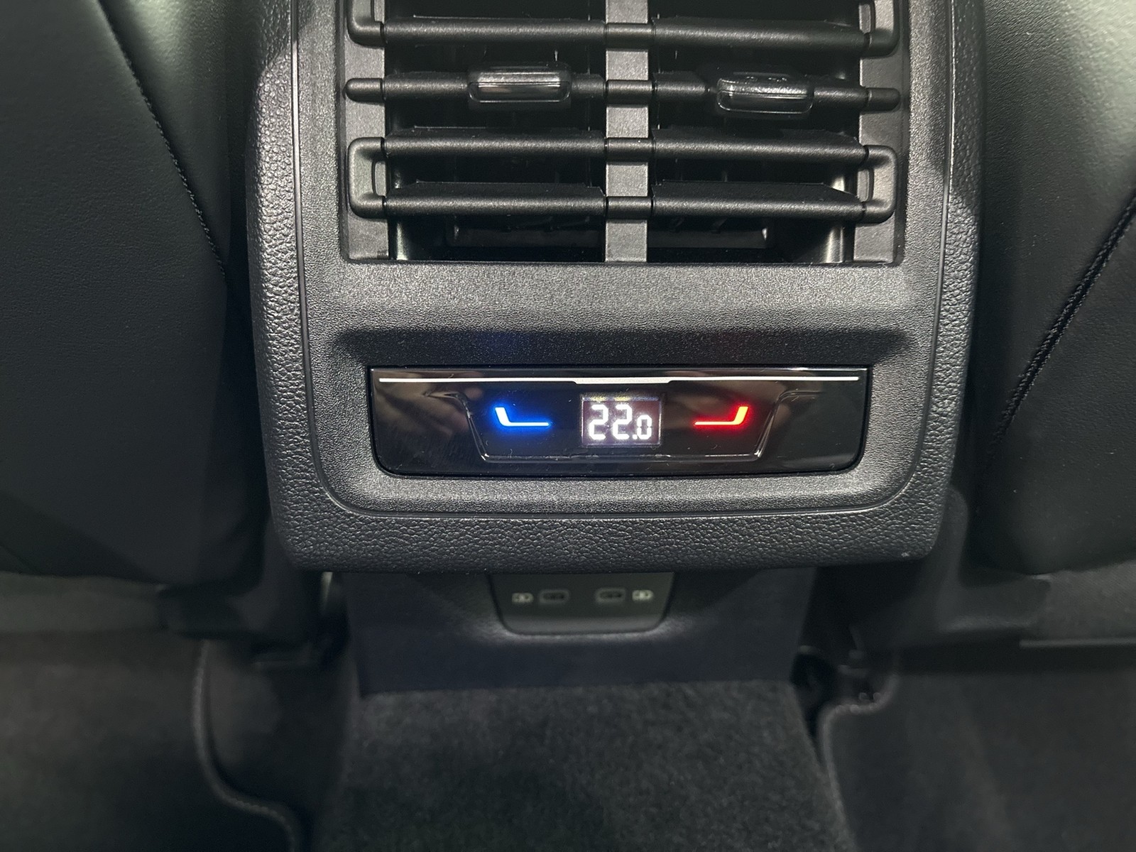 Volkswagen Golf Variant VIII 2.0 R-LINE BLACK STYLE PANO CAM ACC LM18