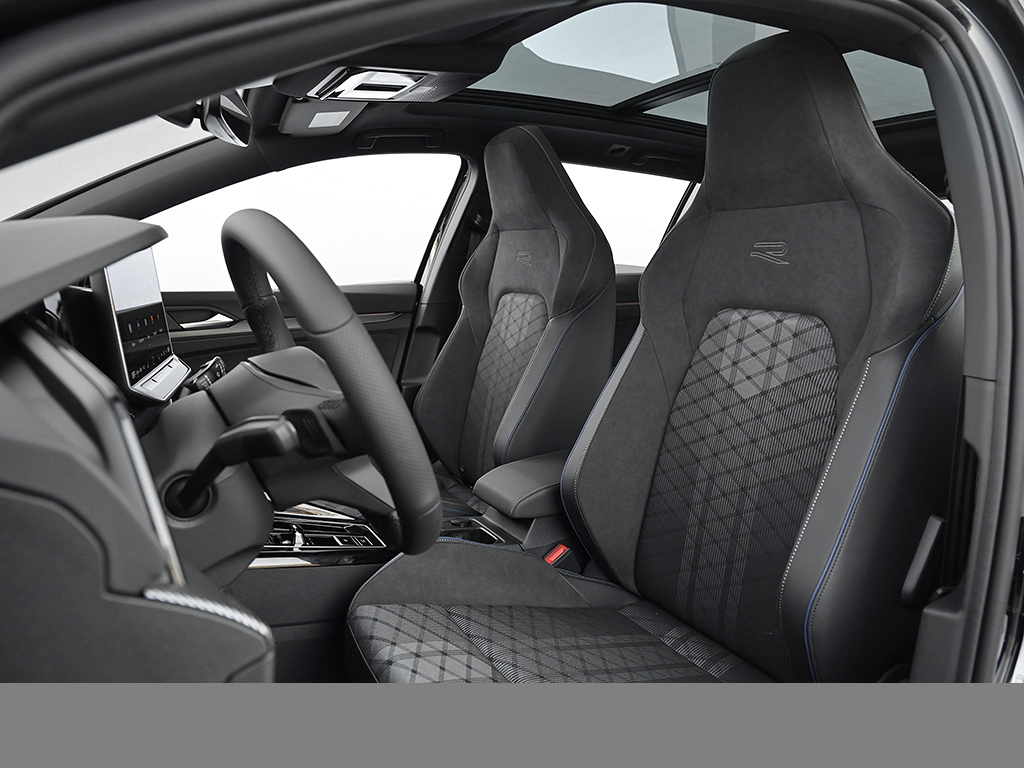 Volkswagen Golf Variant VIII 2.0 R-LINE BLACK STYLE PANO CAM ACC LM18