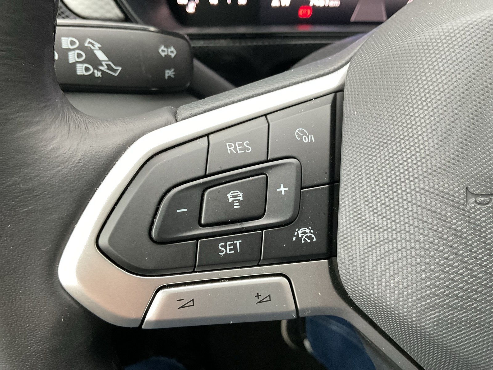 Volkswagen T-Cross 1.0 LIFE CAM ACC NAVI ALU SITZHEIZUNG