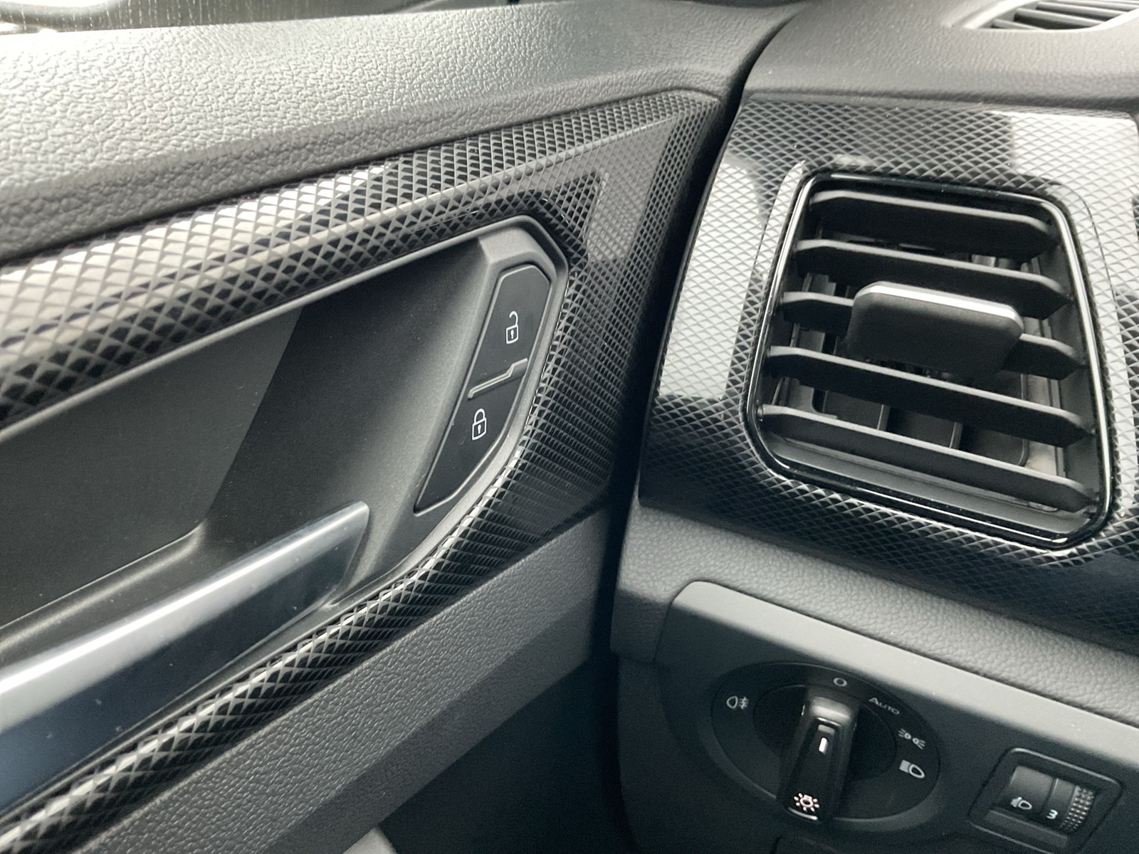 Volkswagen T-Cross 1.0 LIFE CAM ACC NAVI ALU SITZHEIZUNG