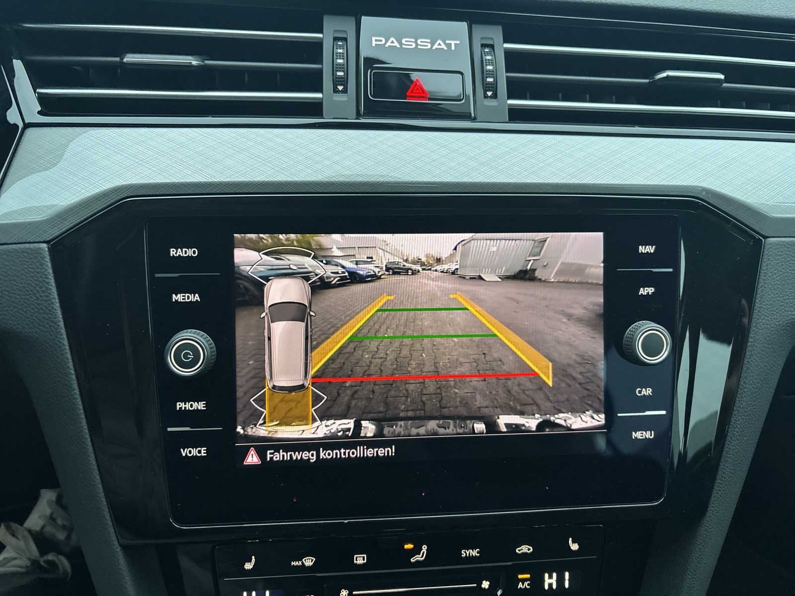 Volkswagen Passat Variant 1.5 BUSINESS CAM ACC NAVI SITZHZ.