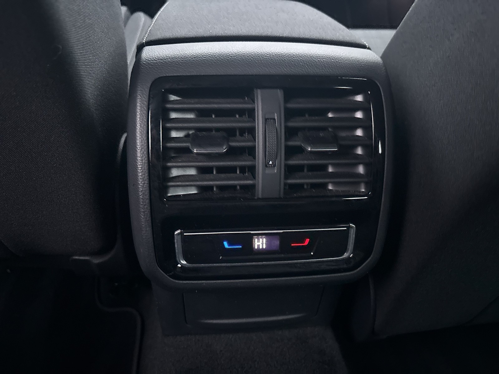 Volkswagen Passat Variant 1.5 BUSINESS CAM ACC NAVI SITZHZ.