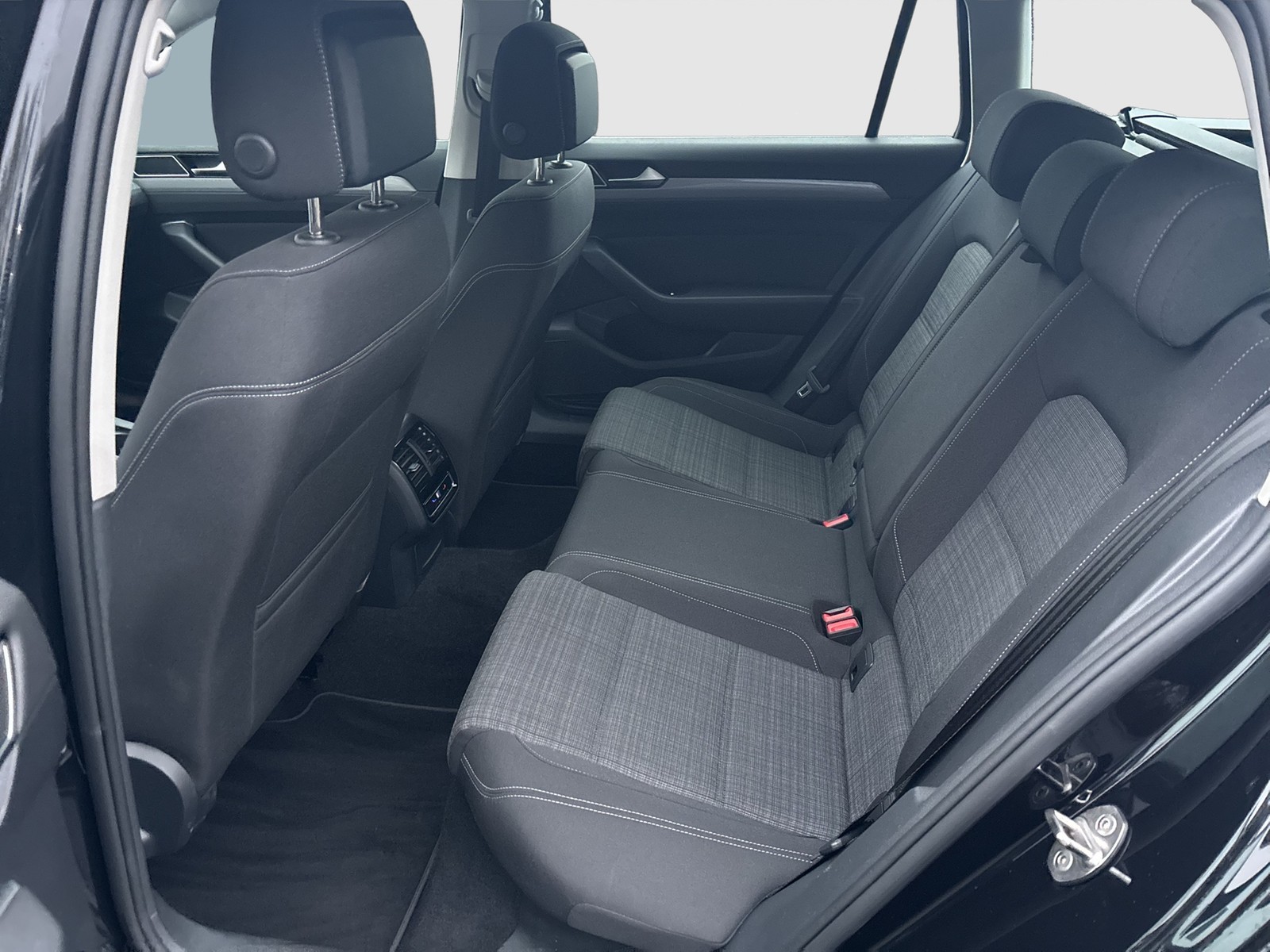 Volkswagen Passat Variant 1.5 BUSINESS CAM ACC NAVI SITZHZ.