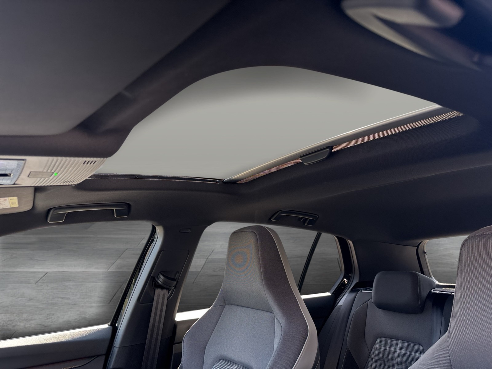 Volkswagen Golf VIII 2.0 GTD PANO HARMAN KARDON CAM LM19