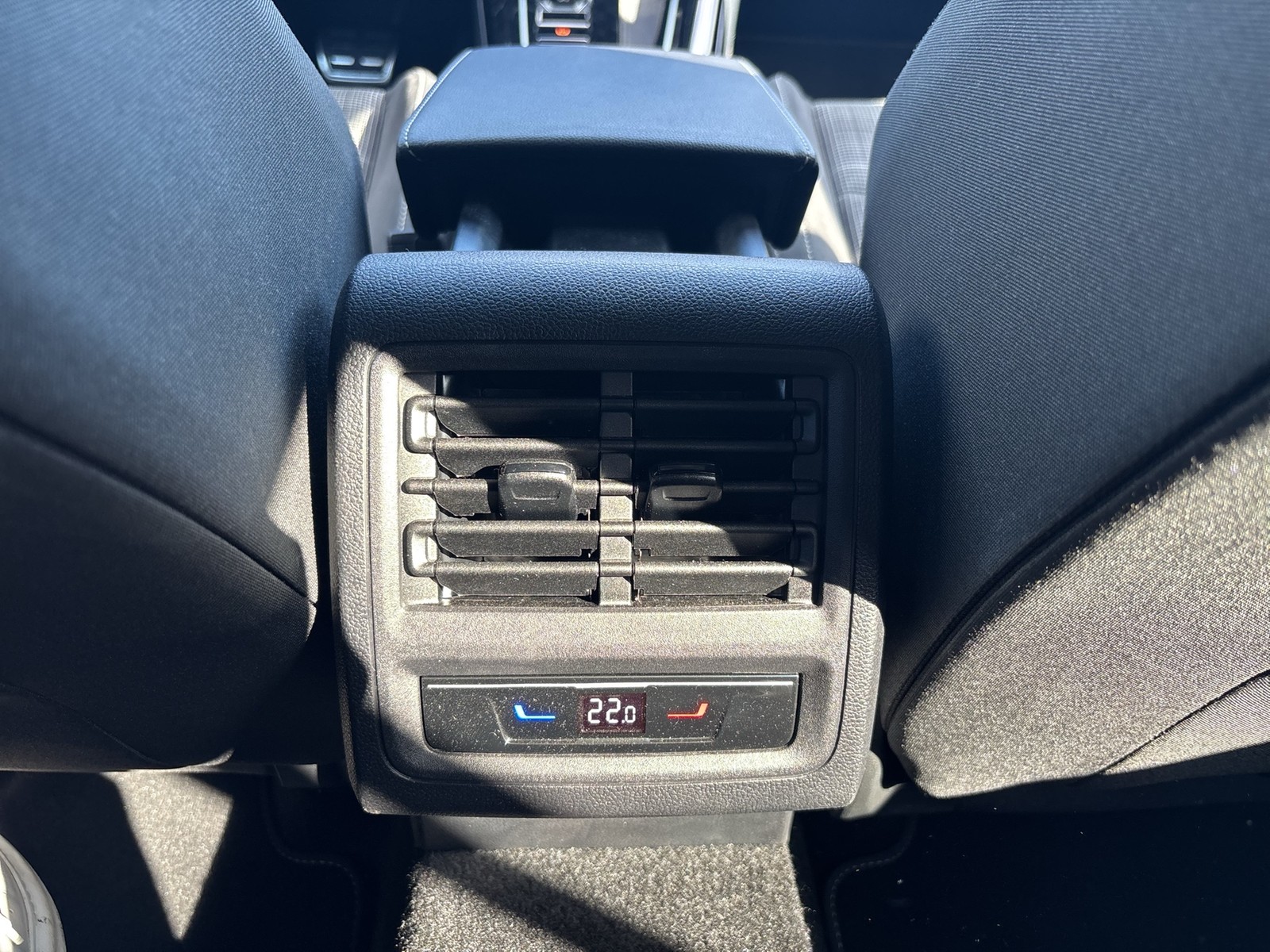 Volkswagen Golf VIII 2.0 GTD PANO HARMAN KARDON CAM LM19