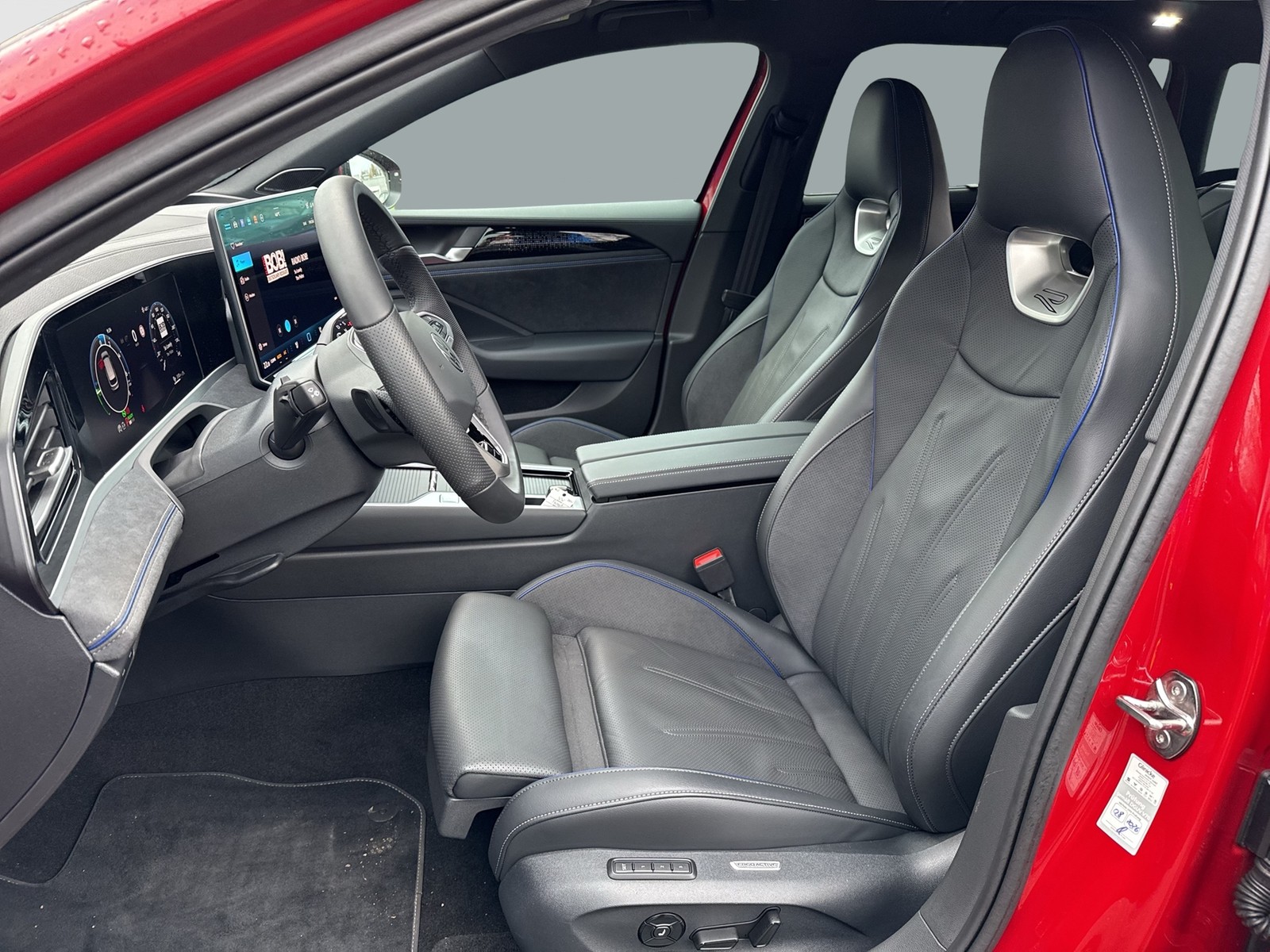 Volkswagen Passat Variant 1.5 HYBRID R-LINE NEUESMODELL AHK