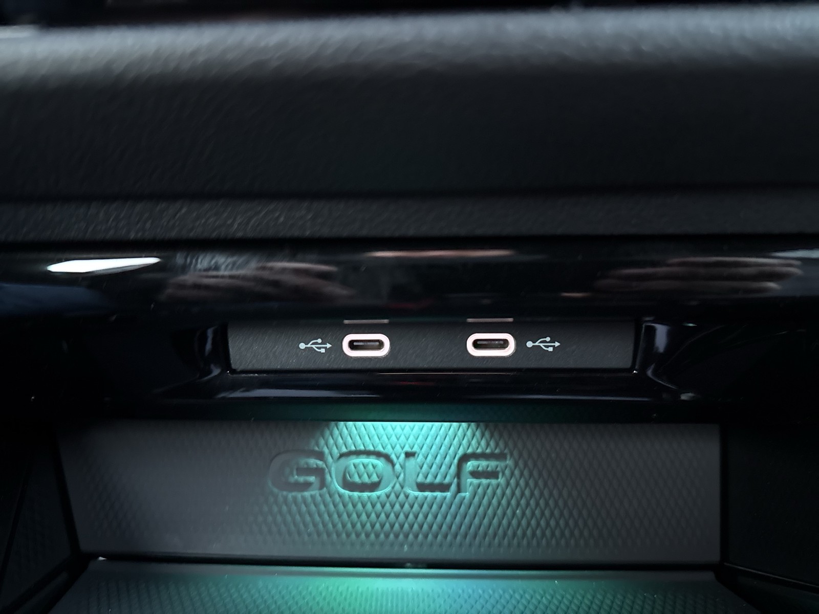 Volkswagen Golf VIII 2.0 GTI FACELIFT CAM ACC NAVI CARPLAY