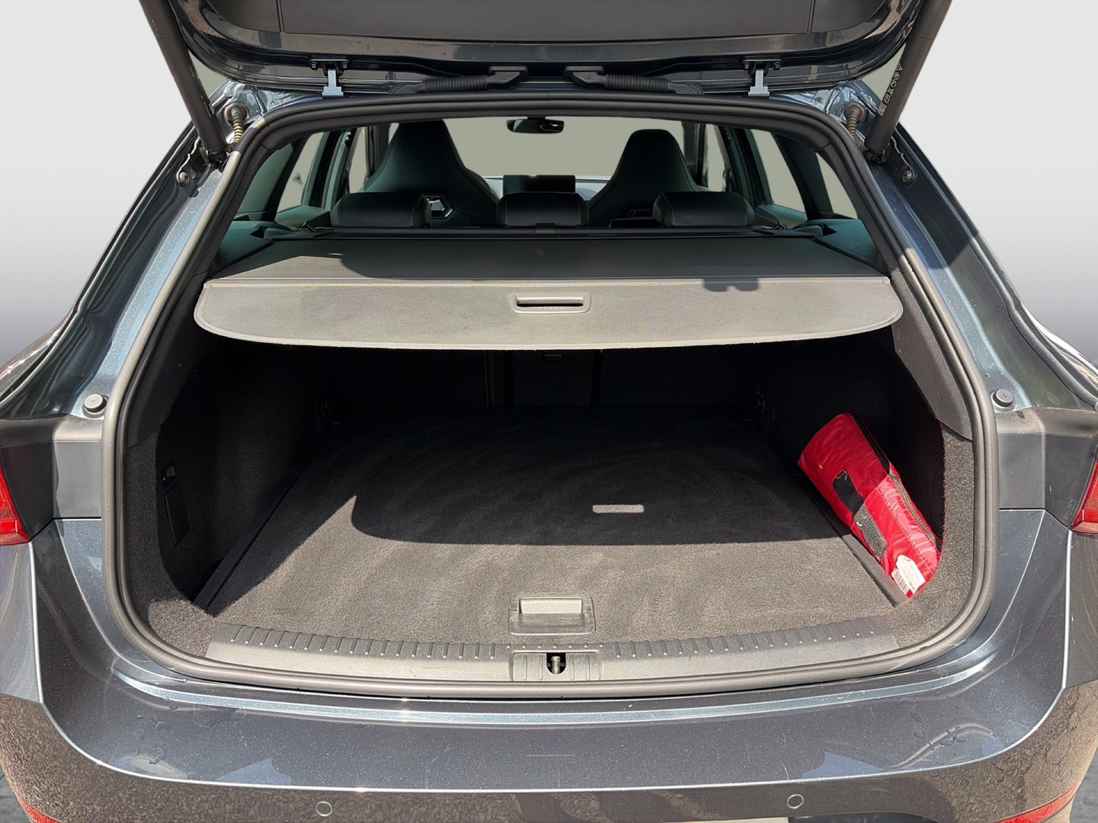 Cupra Leon ST 2.0 BEATS AHK CAM ACC LM19 E-KLAPPE NAVI
