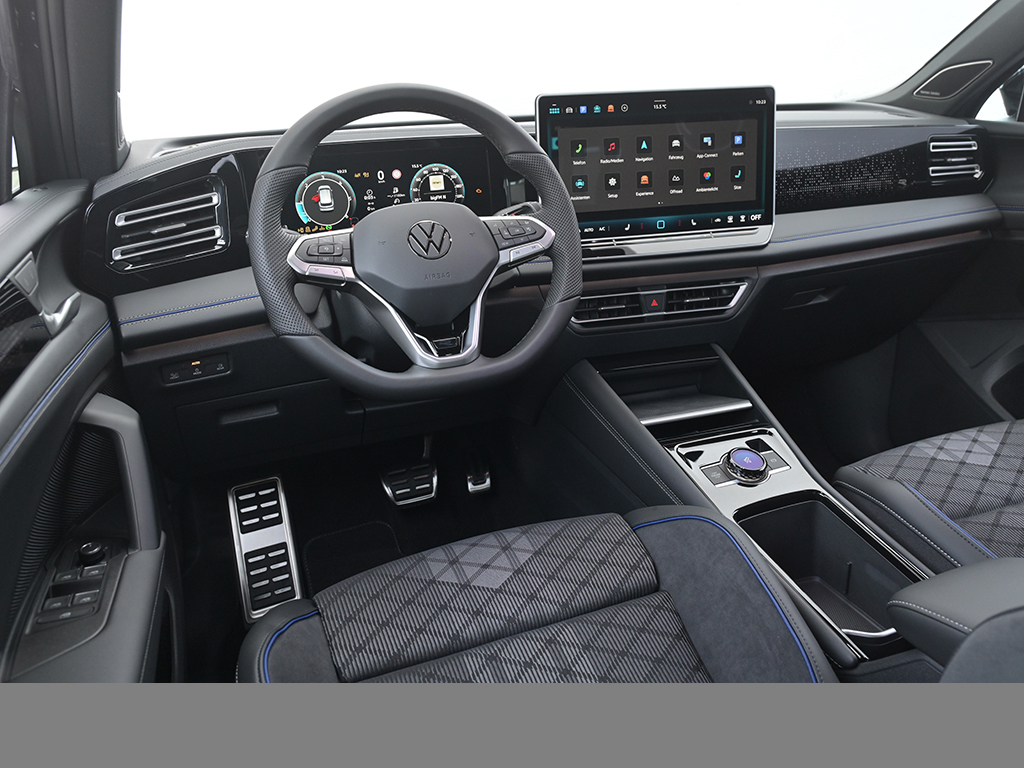 Volkswagen Tiguan 2.0 R-LINE DSG 4X4 BLACKSTYLE AHK eKLAPPE