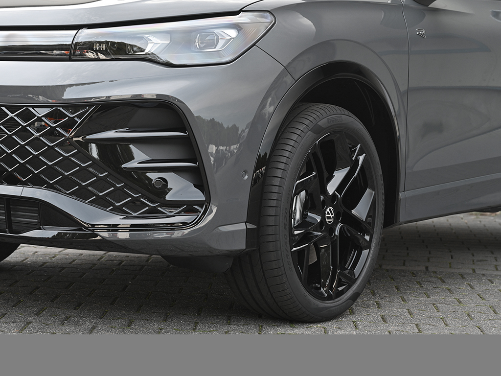 Volkswagen Tiguan 2.0 R-LINE DSG 4X4 BLACKSTYLE AHK eKLAPPE