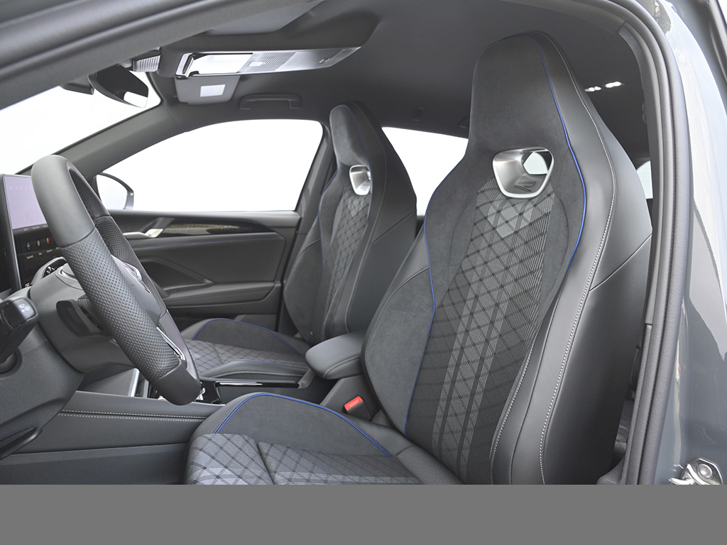 Volkswagen Tiguan 2.0 R-LINE DSG 4X4 BLACKSTYLE AHK eKLAPPE