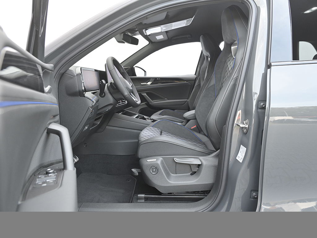 Volkswagen Tiguan 2.0 R-LINE DSG 4X4 BLACKSTYLE AHK eKLAPPE