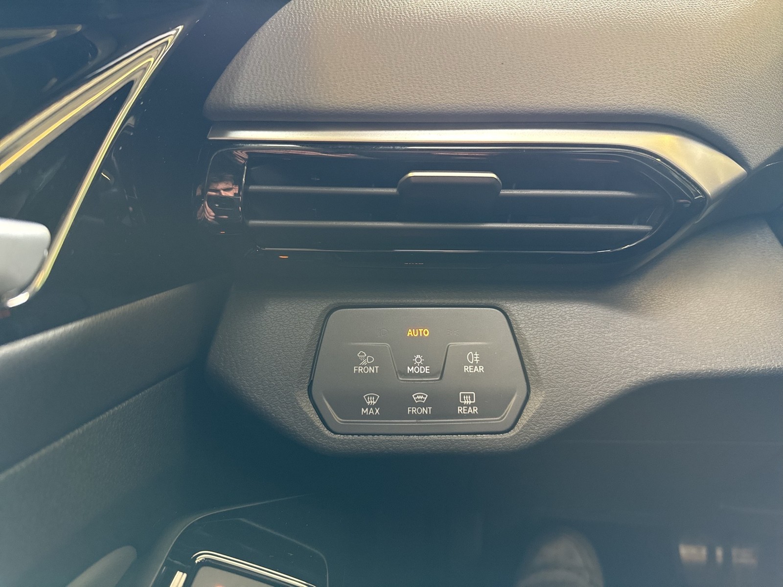Volkswagen ID.4 Pro 4X4 WÄRMEPUMPE PANO CAM ACC LM19 MATRIX