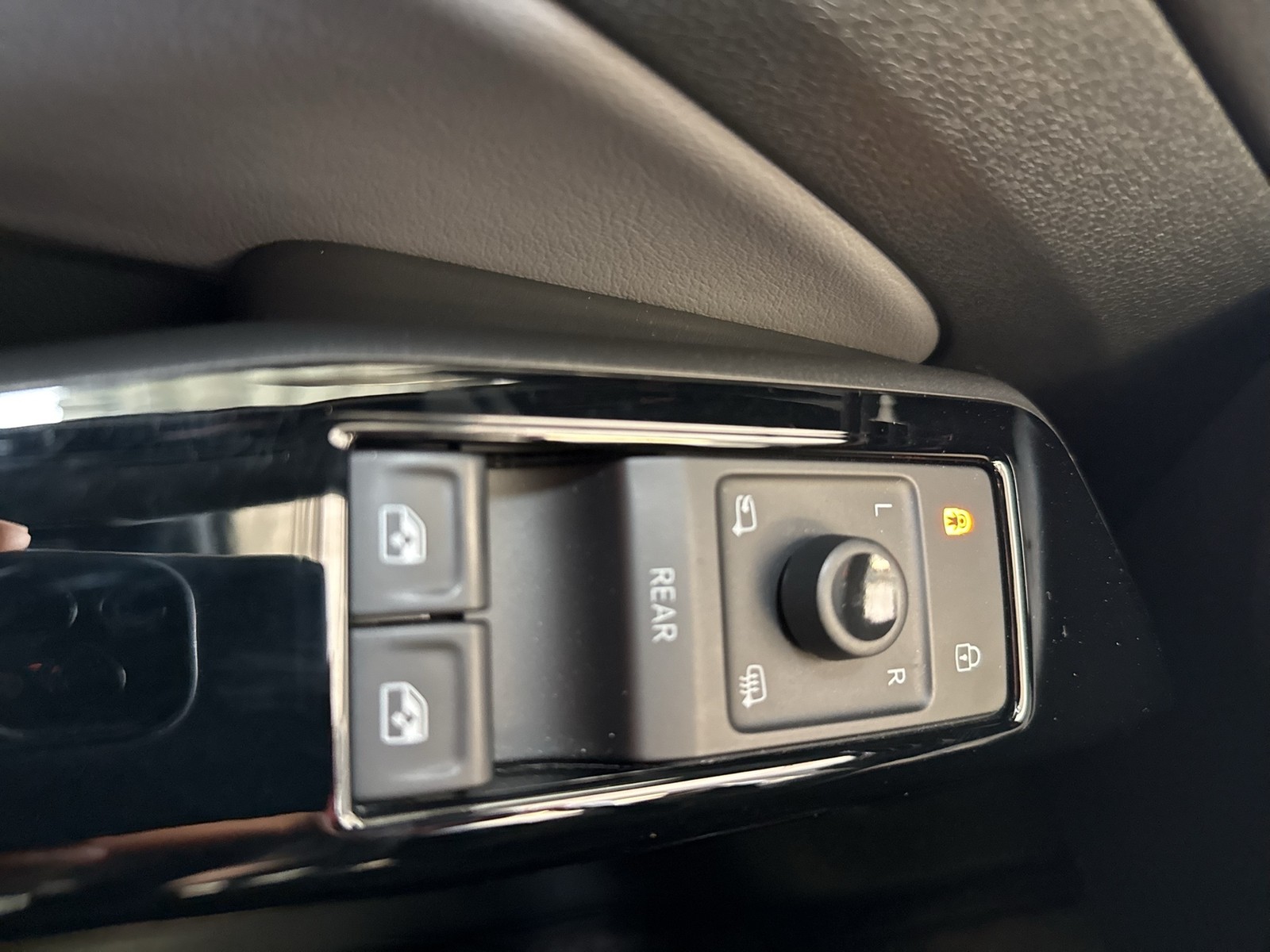 Volkswagen ID.4 Pro 4X4 WÄRMEPUMPE PANO CAM ACC LM19 MATRIX