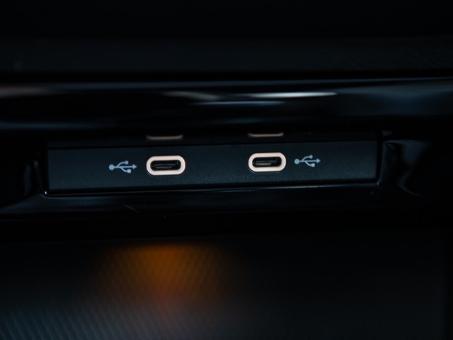 Volkswagen Golf VIII 1.5 R-LINE PANO ACC NAVI LM17 CARPLAY
