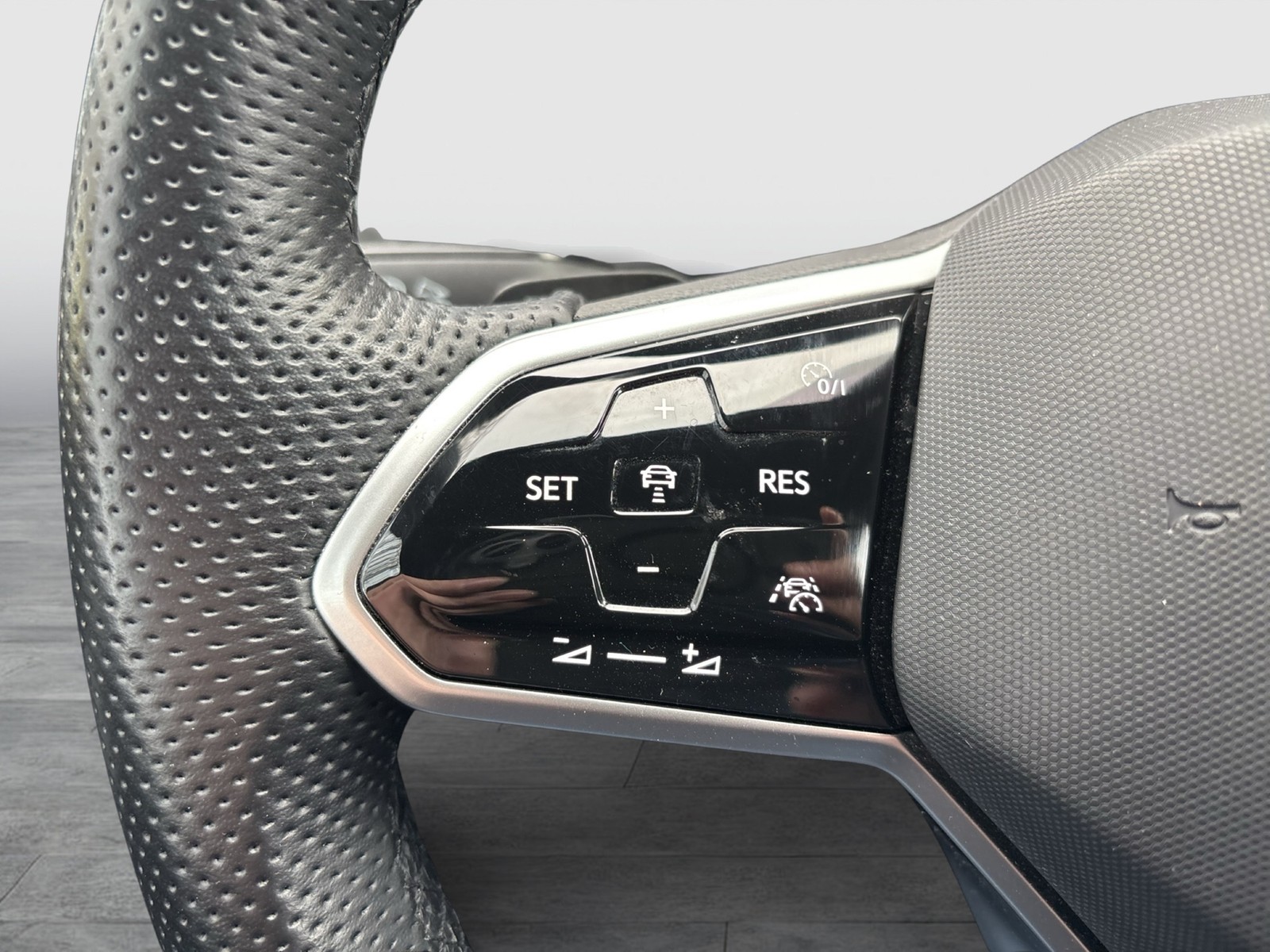 Volkswagen Tiguan Allspace 2.0 R-LINE 4X4 7SITZE PANO AHK