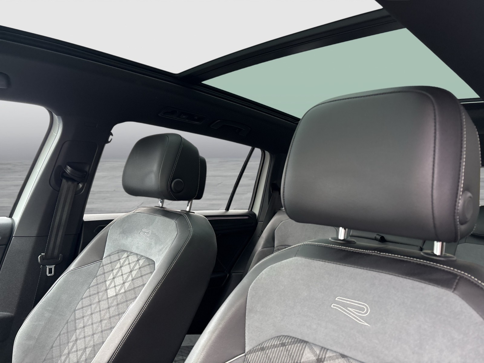 Volkswagen Tiguan Allspace 2.0 R-LINE 4X4 7SITZE PANO AHK