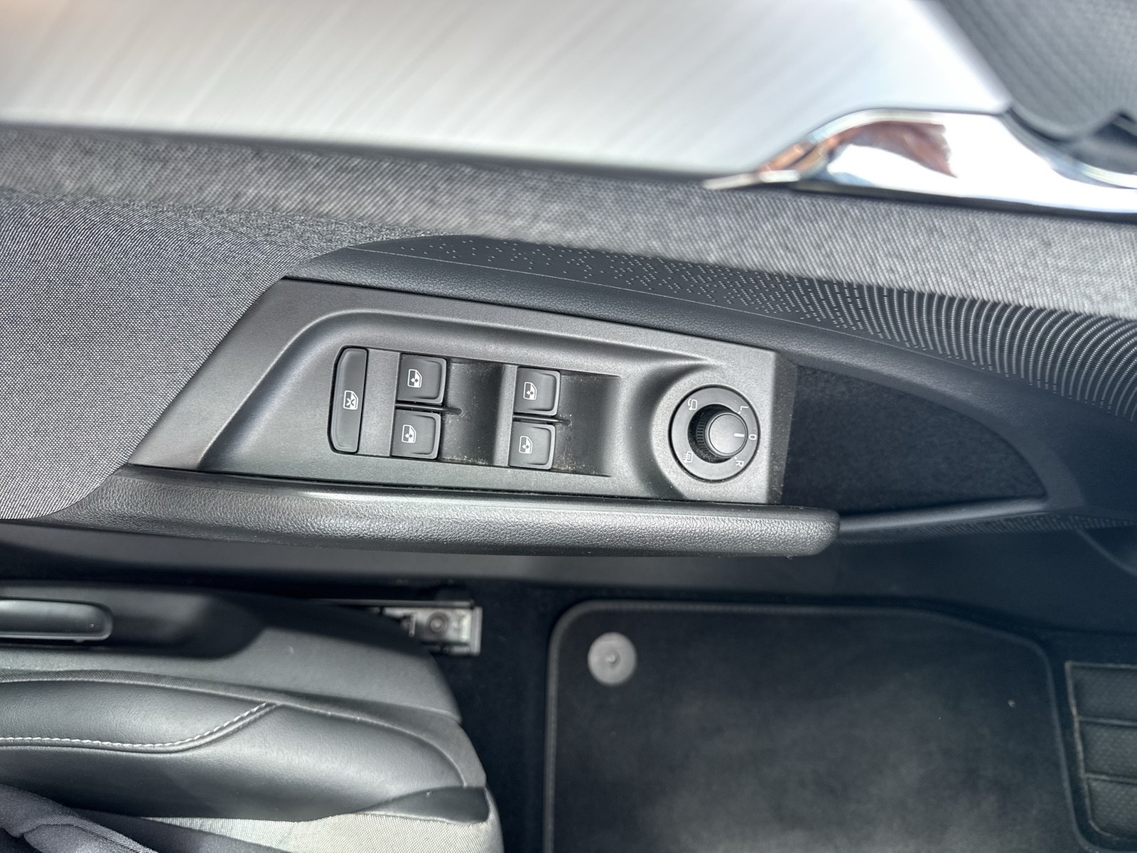 Skoda Enyaq 60 LOFT WÄRMEPUMPE AHK LM19 NAVI