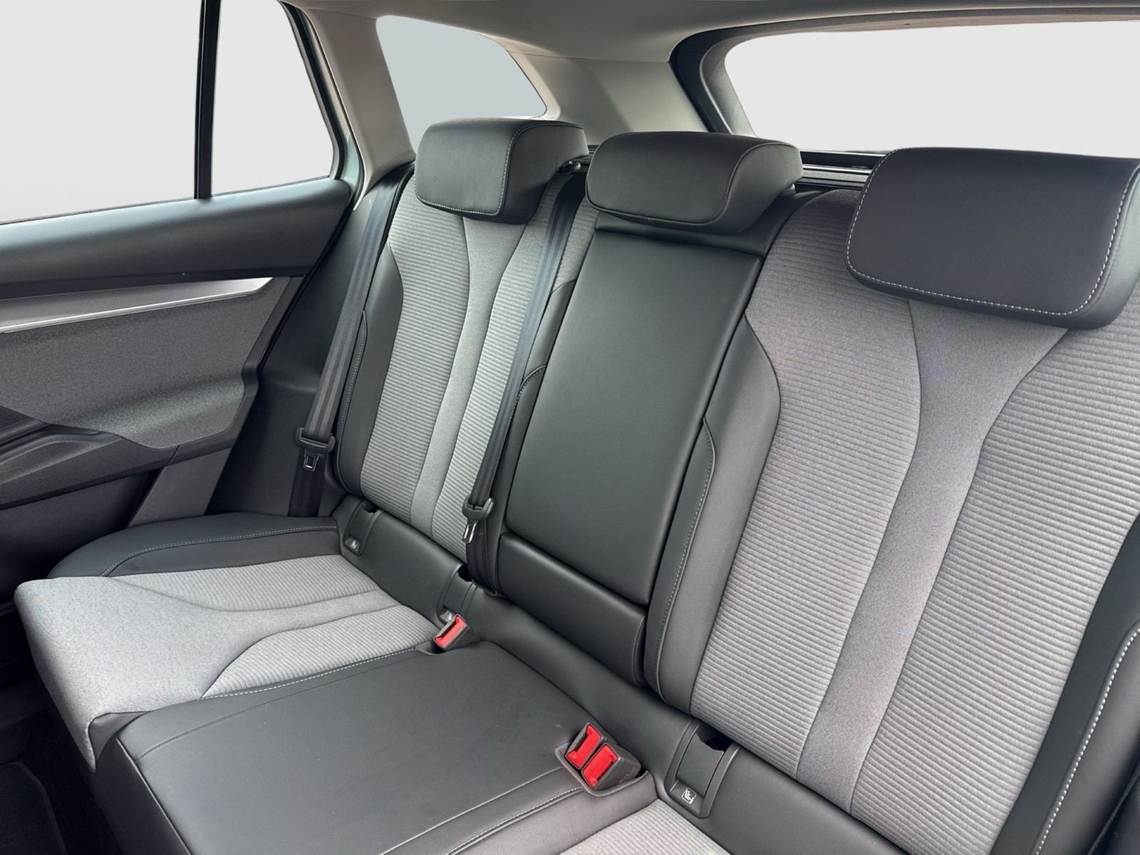 Skoda Enyaq 60 LOFT WÄRMEPUMPE AHK LM19 NAVI