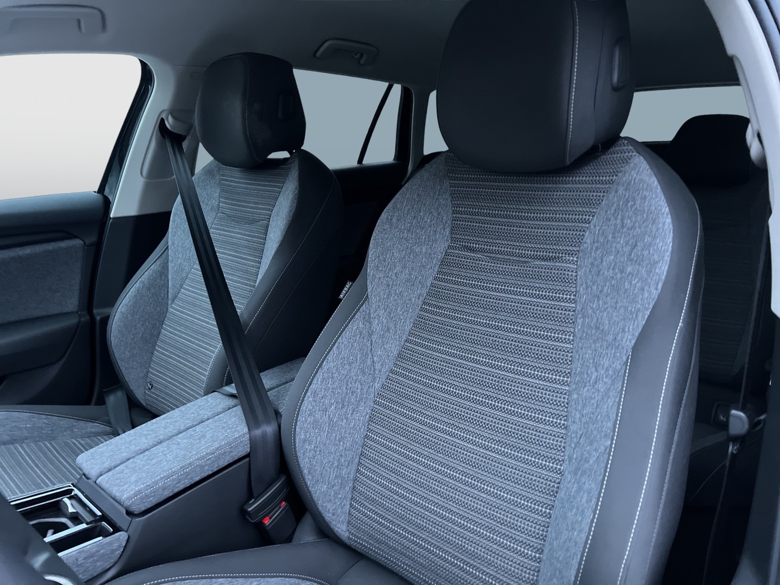 Skoda Superb Combi 2.0 SELECTION STANDHZ. AHK CAM NAVI