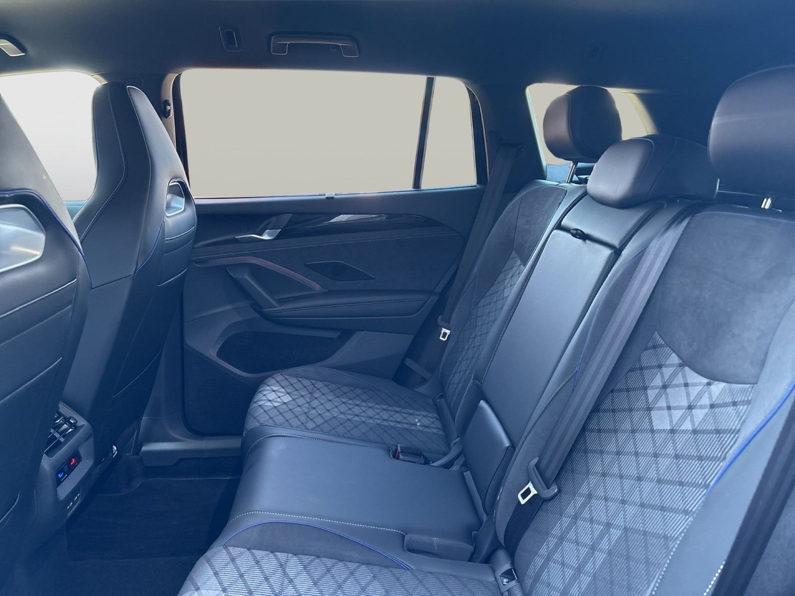 Volkswagen Tayron 1.5 HYBRID R-LINE AHK 360CAM ACC LM20 NAVI