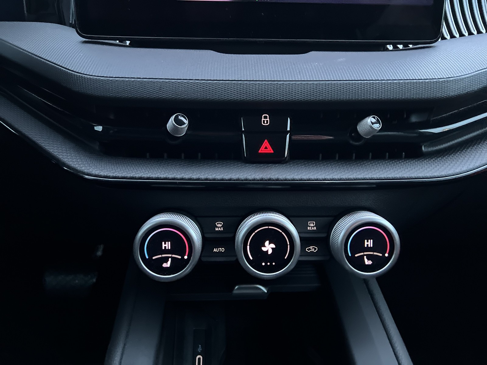 Skoda Superb Combi 1.5 eTSI CAM ACC NAVI CARPLAY