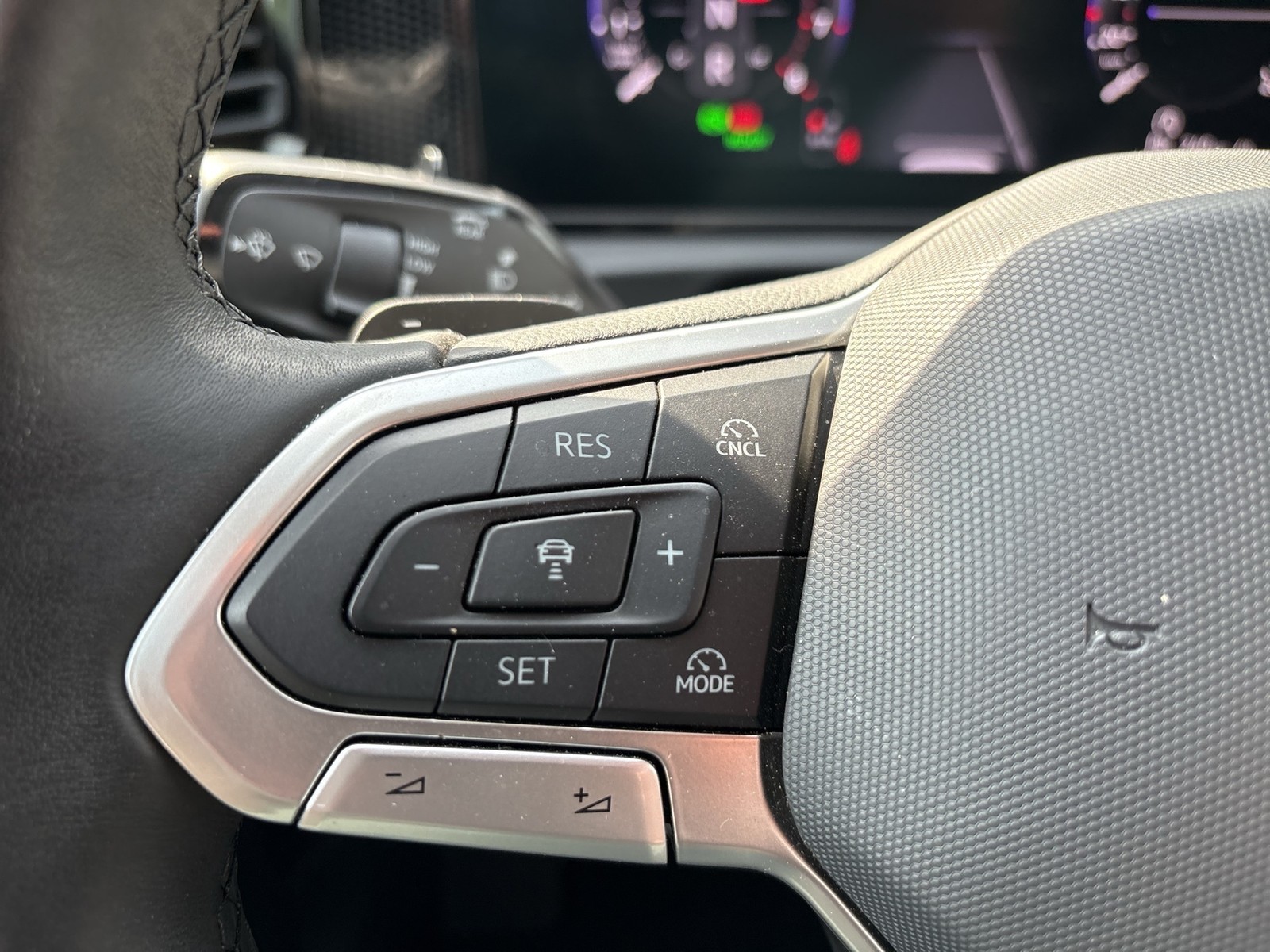 Volkswagen Tiguan 1.5 eTSI LIFE HARMANKARDON AHK 360CAM ACC