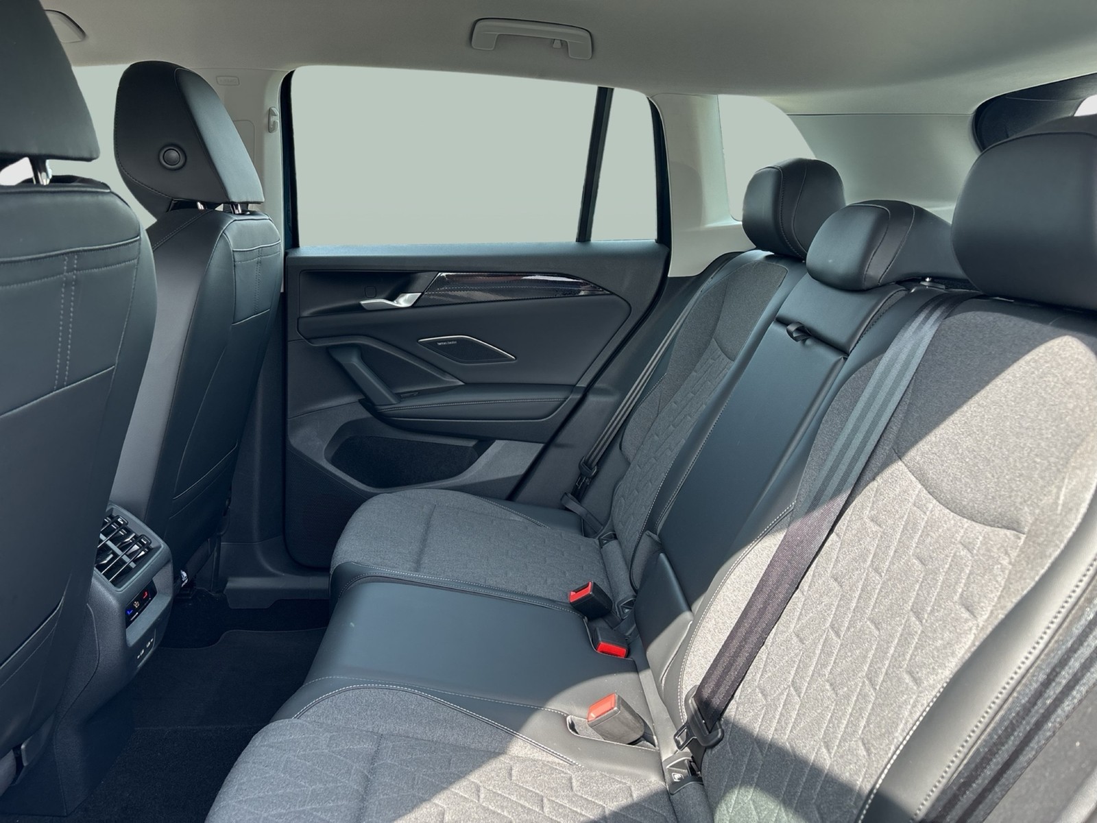 Volkswagen Tiguan 1.5 eTSI LIFE HARMANKARDON AHK 360CAM ACC