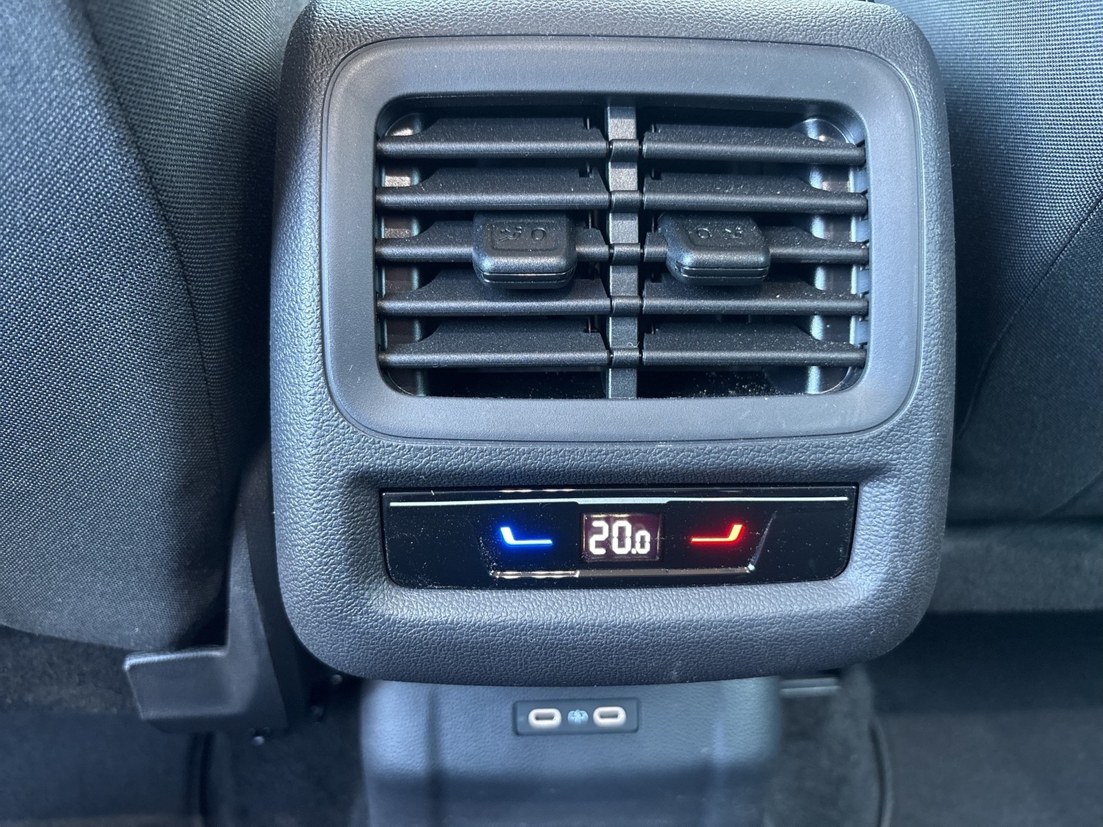 Volkswagen T-Roc 1.5 eTSI LIFE NEUESMODELL CAM ACC LM17 NAVI
