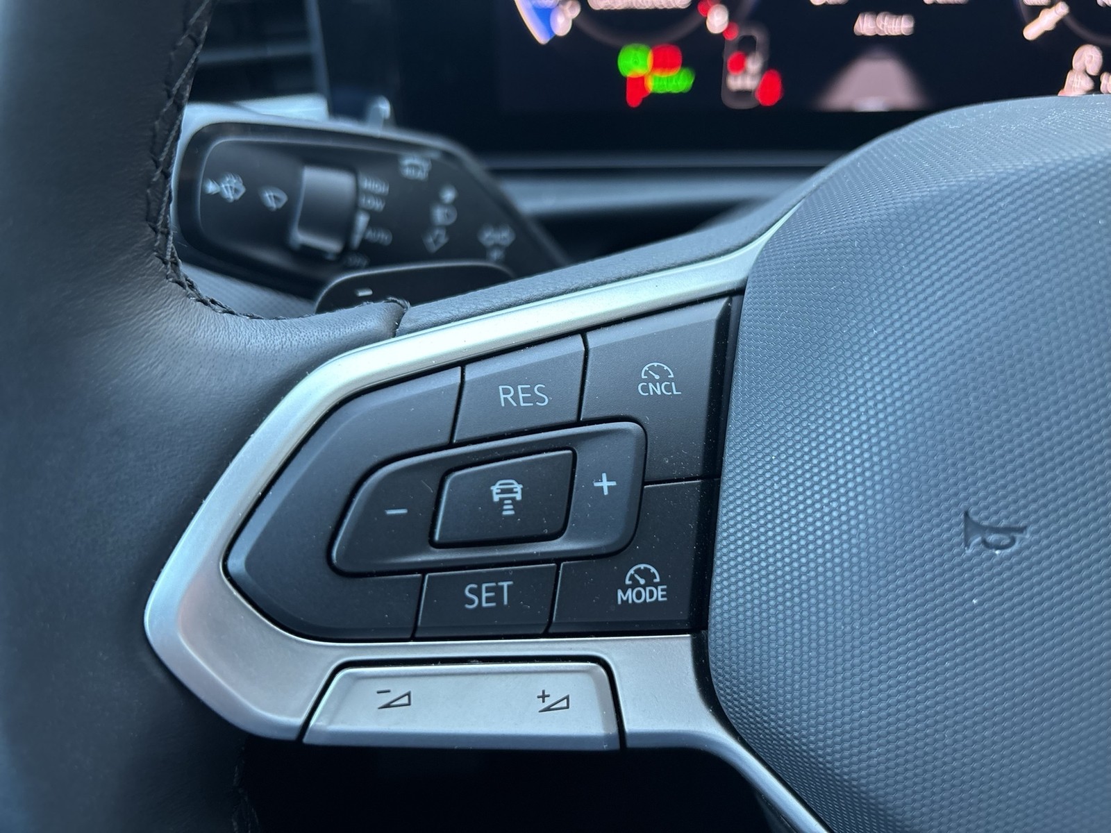 Volkswagen T-Roc 1.5 eTSI LIFE NEUESMODELL CAM ACC LM17 NAVI