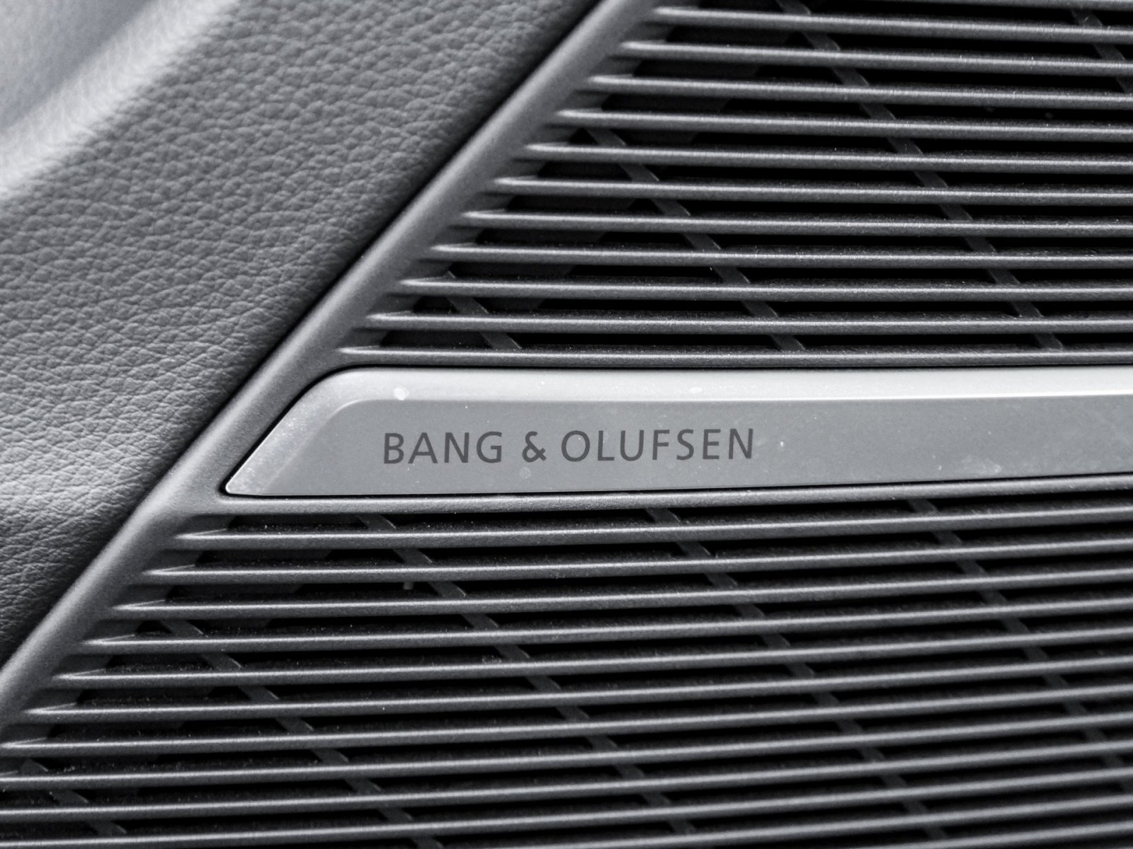 Audi Q8 50 quattro S LINE PANO AHK B&O 360°CAM LM22