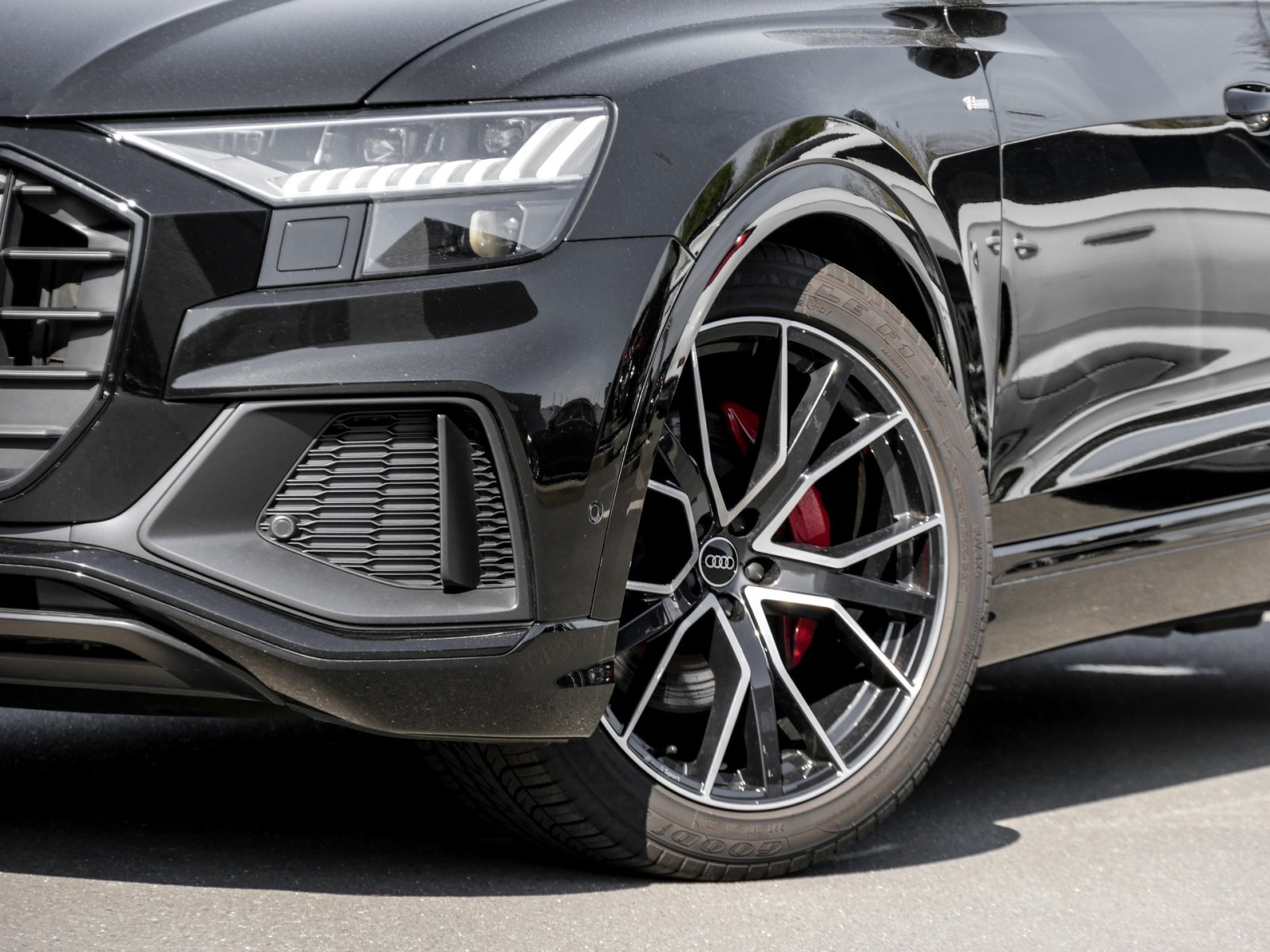 Audi Q8 50 quattro S LINE PANO AHK B&O 360°CAM LM22