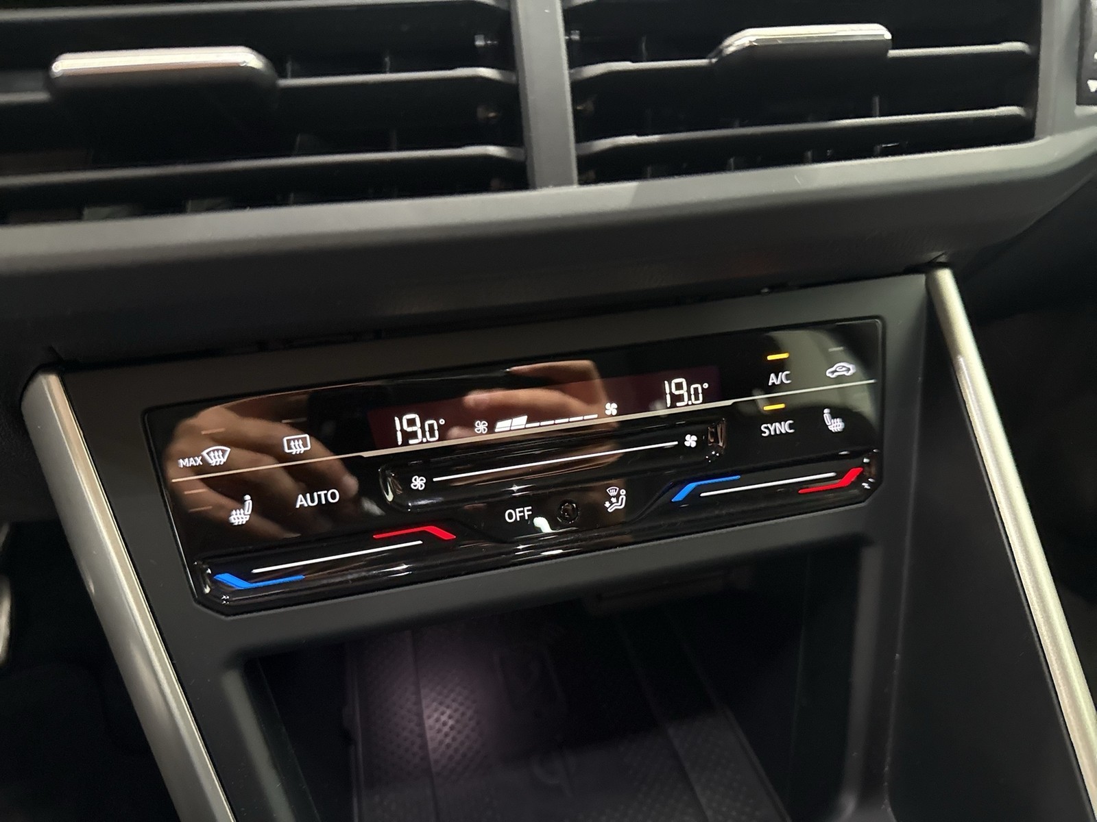 Volkswagen Taigo 1.0 MOVE CAM NAVI CARPLAY SITZHEIZUNG ALU