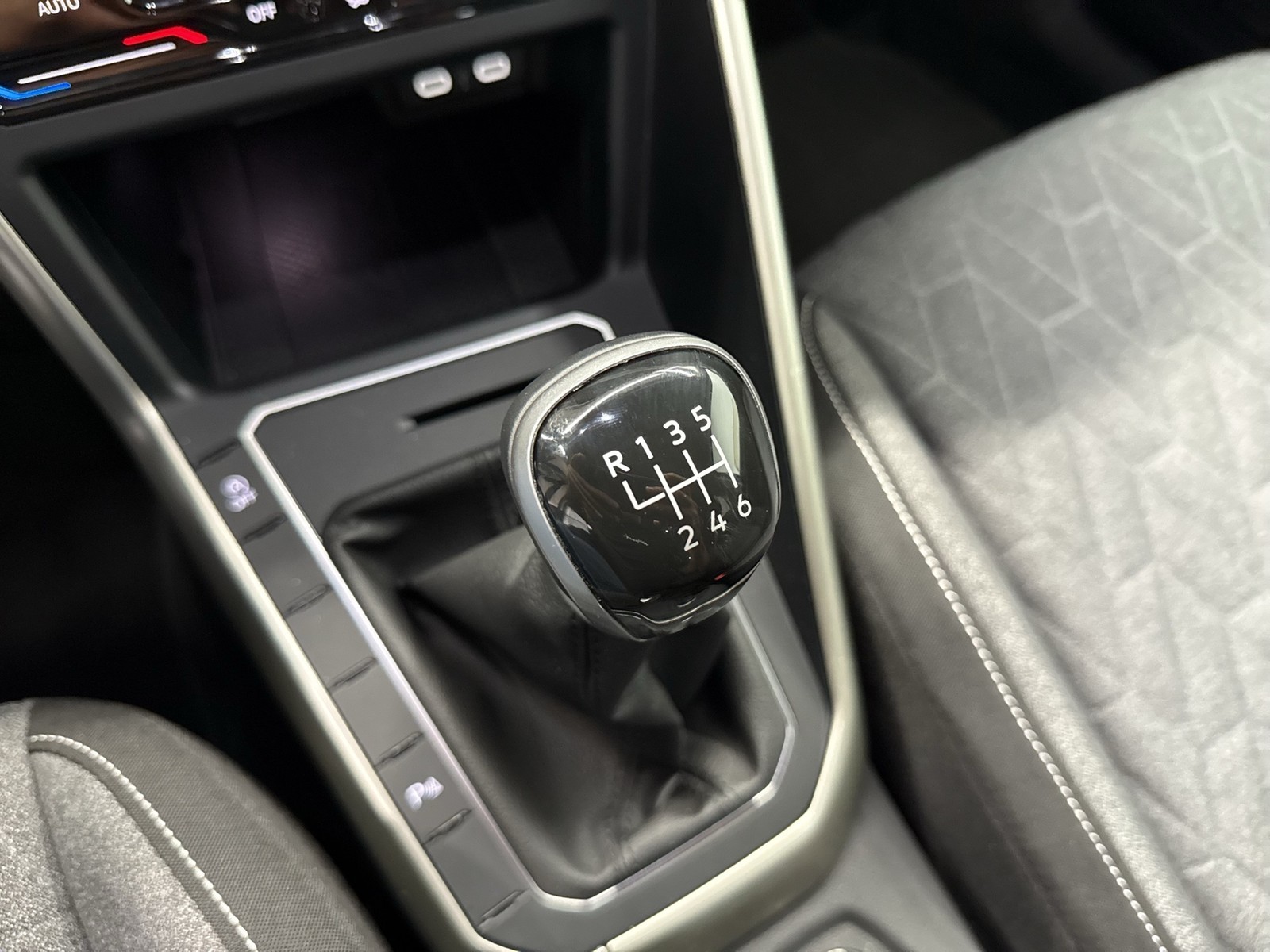 Volkswagen Taigo 1.0 MOVE CAM NAVI CARPLAY SITZHEIZUNG ALU