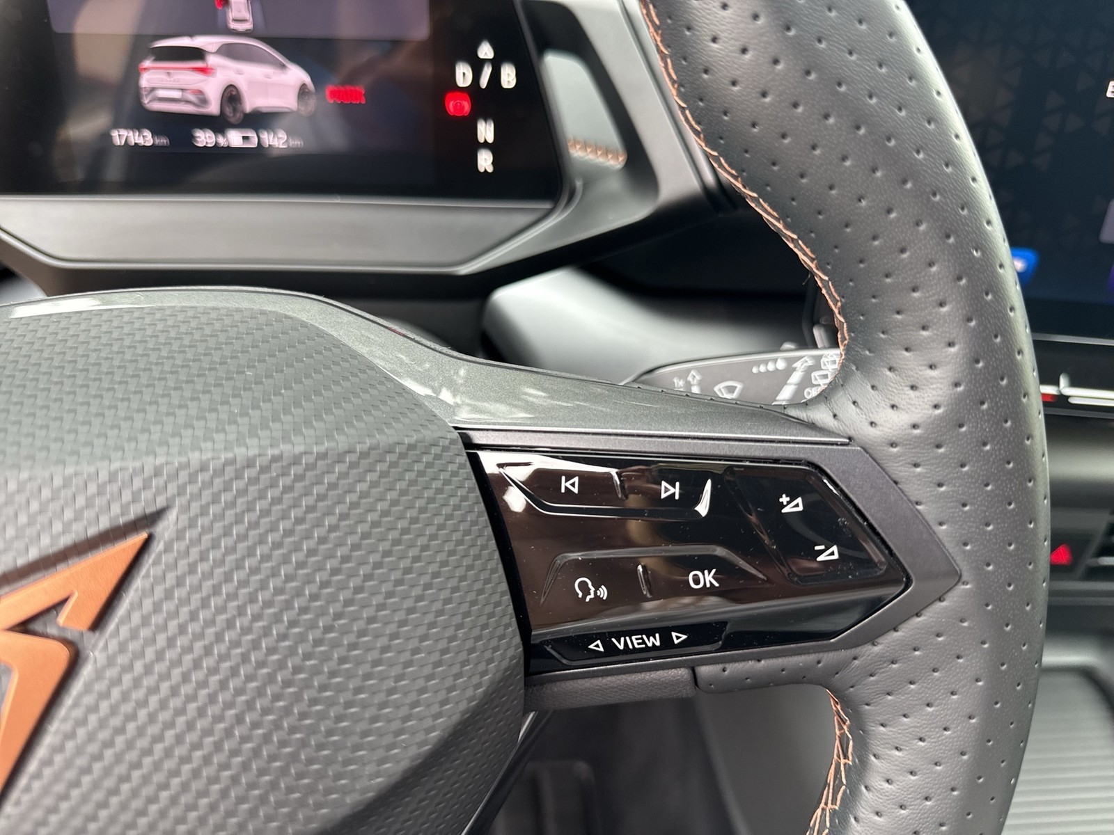 Cupra Born EDITION DYNAMIC 360CAM ACC LM19 NAVI SITZHZ
