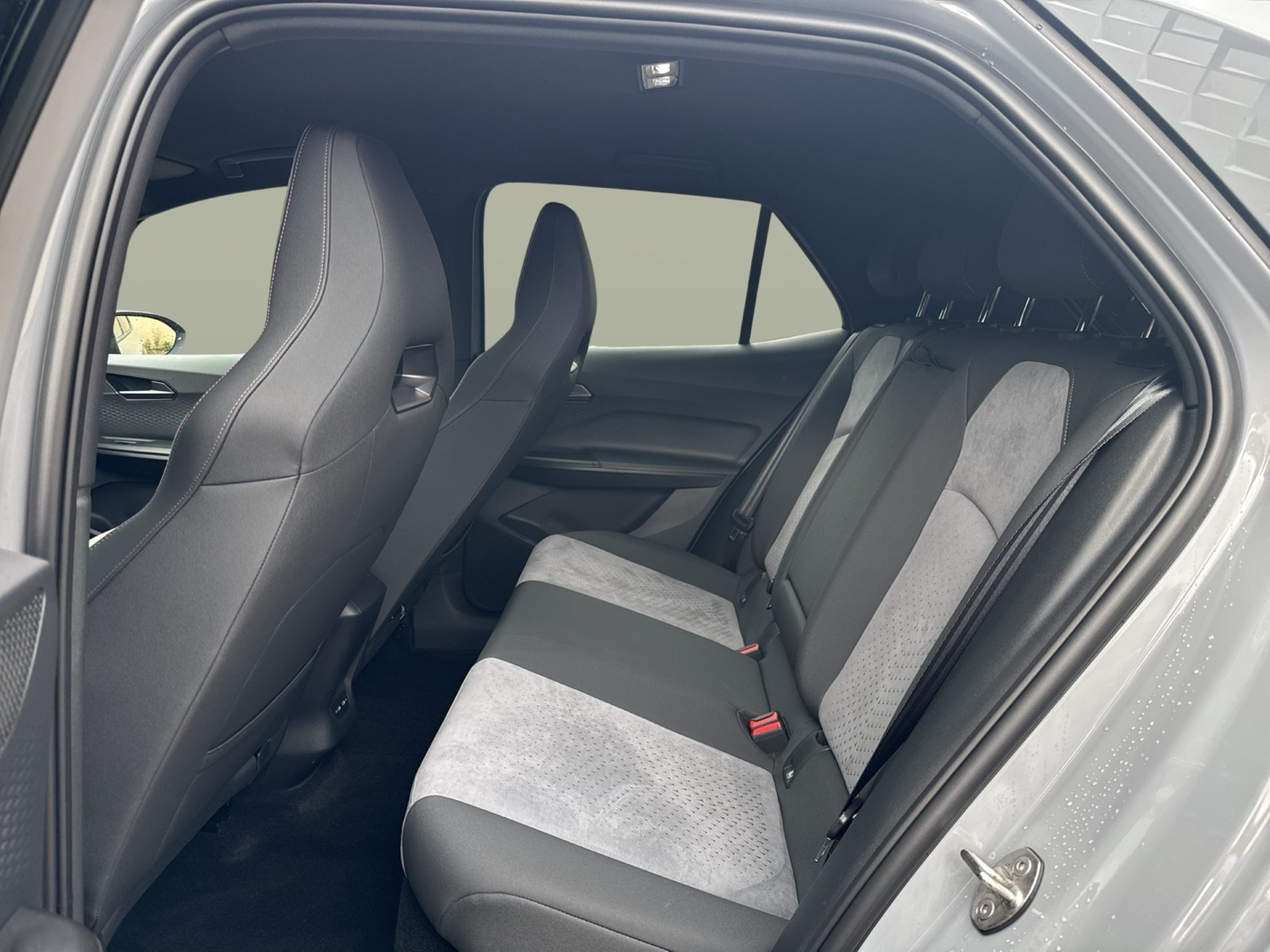 Cupra Born EDITION DYNAMIC 360CAM ACC LM19 NAVI SITZHZ